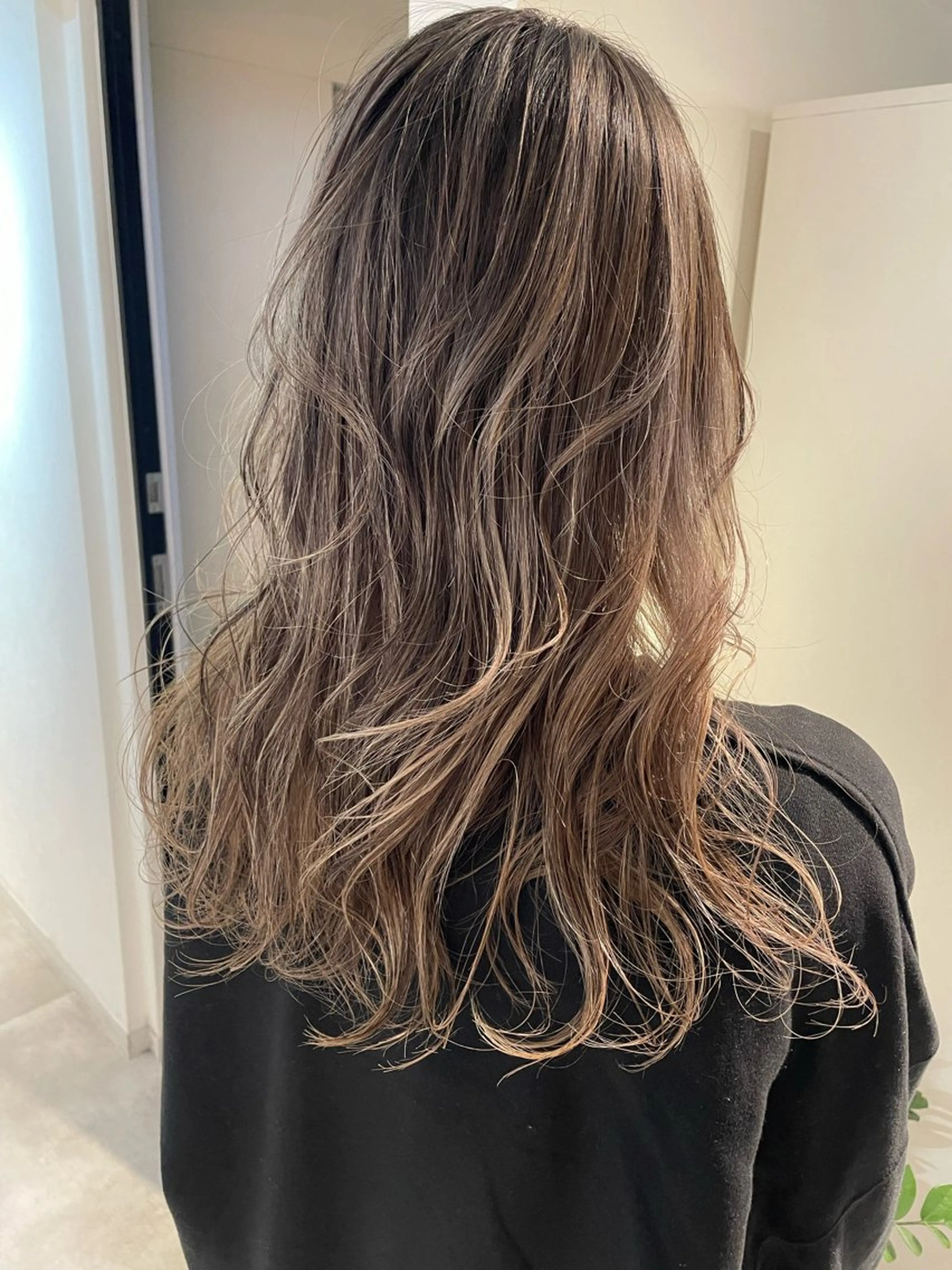 ロング カラー ヘアカラー arrow🖤 もえみのヘアスタイル