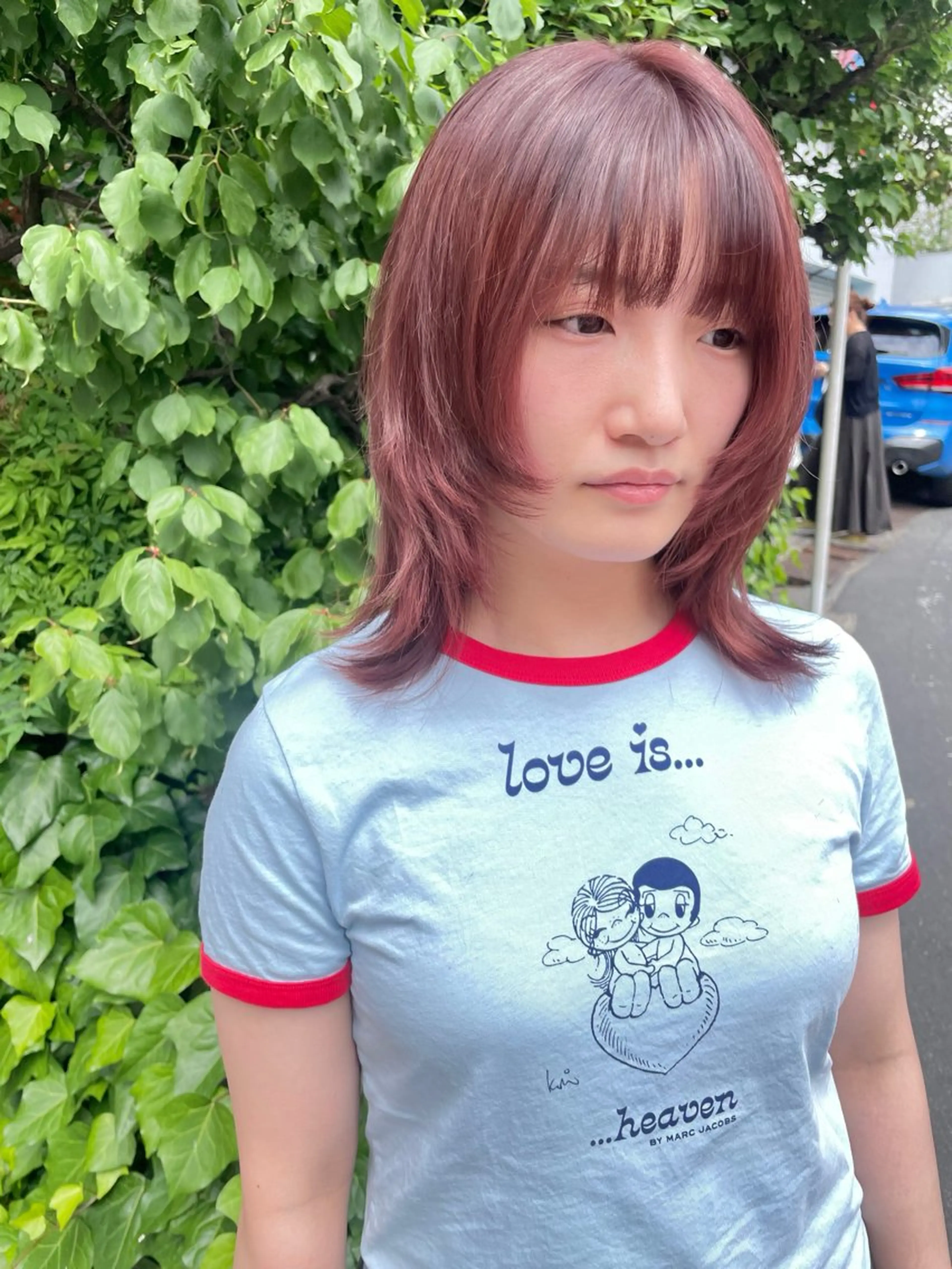 ミディアム カラー ボルドーカラー レイヤーカット ウルフカット ウルフレイヤー カット ヘアカラー トリートメント ブリーチなしで透け感 暖色カラーボブaoiのヘアスタイル