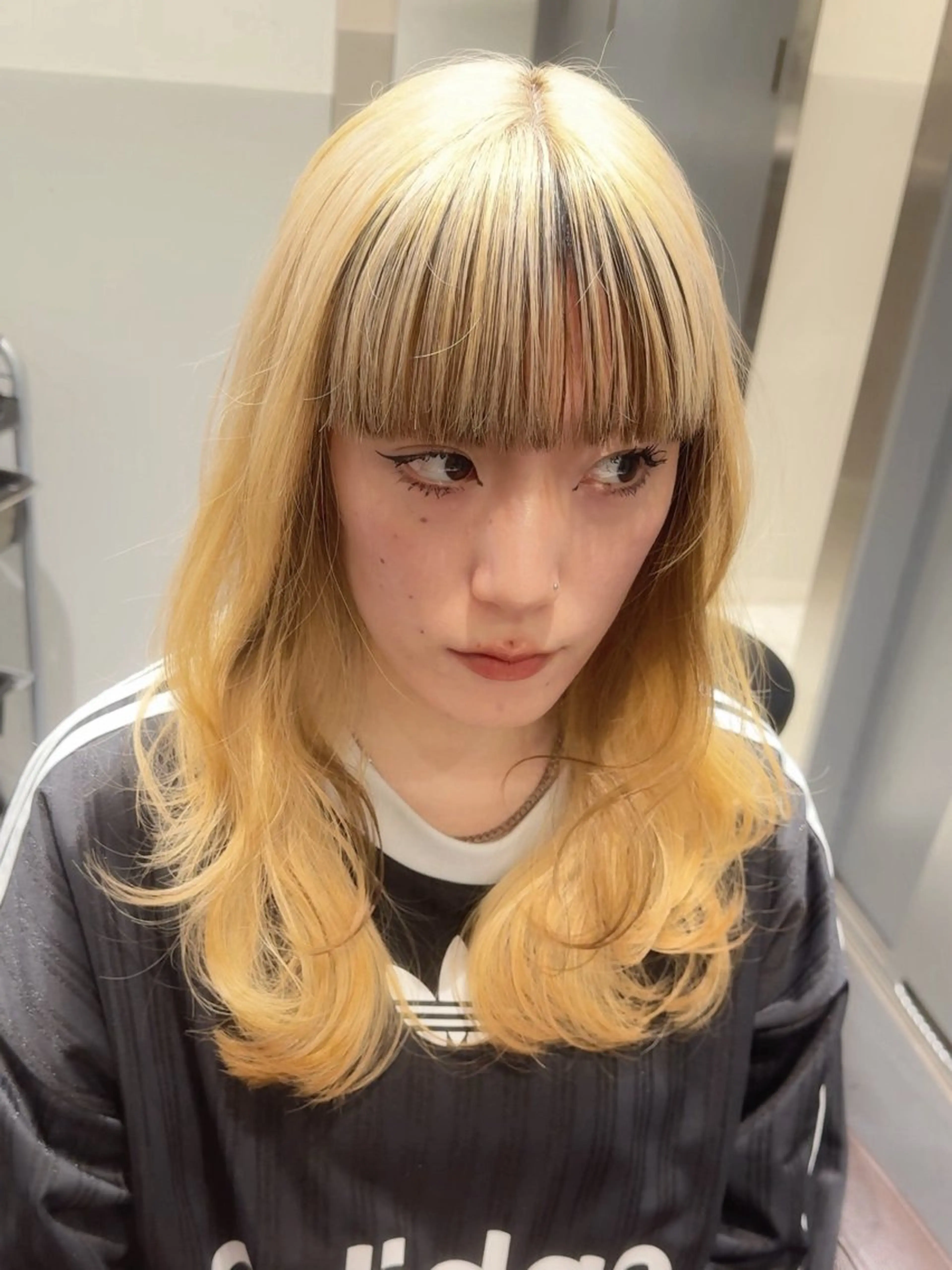 ミディアム カラー ミストバング ブロンド  フェイスフレーミング レイヤーカット SALOWIN新宿三丁目【サロウィン】所属・レイヤー🔶髪質改善 🔶透明感カラー青木のヘアスタイル