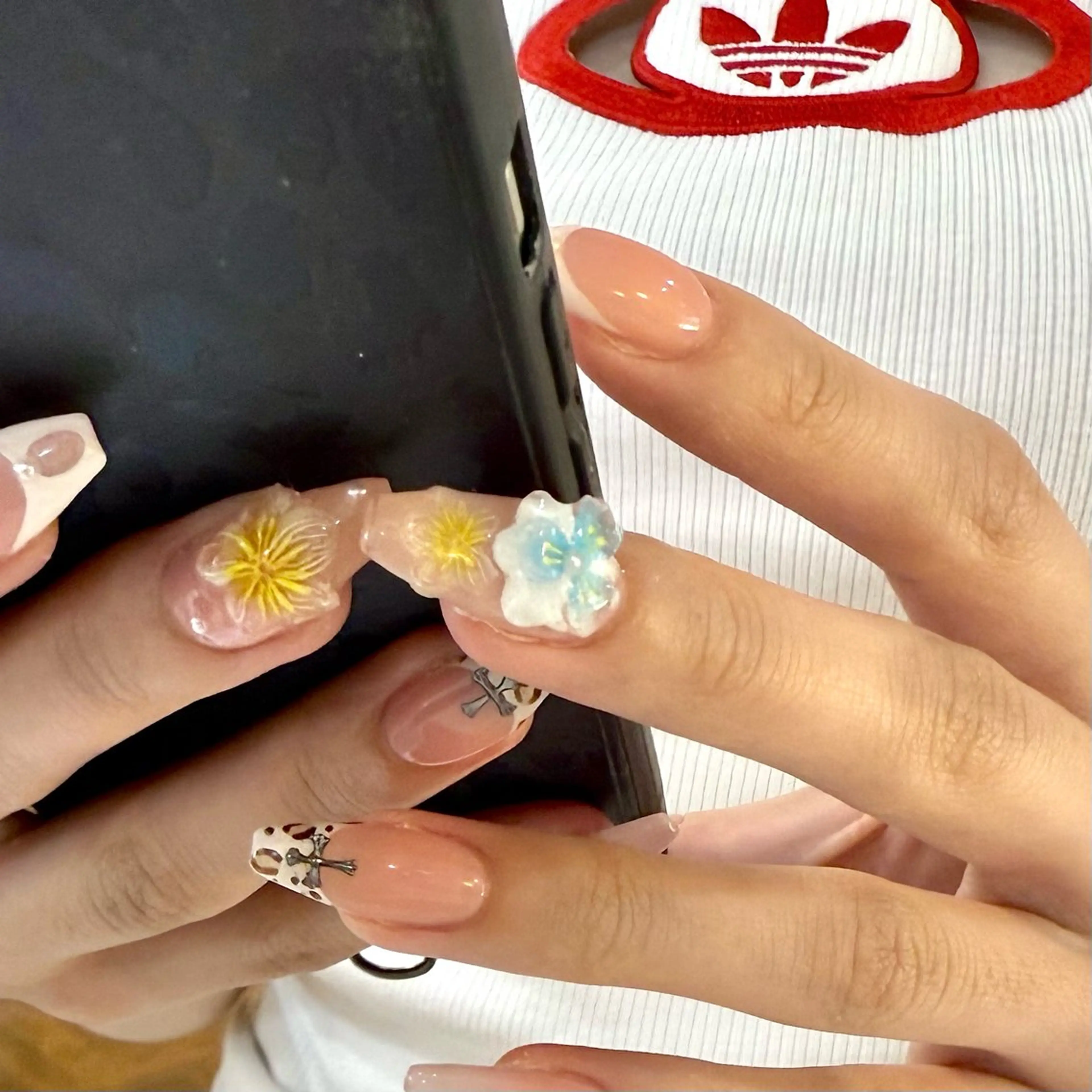 ネイル ハンドネイル 💅🏽 SHIORI🌙のネイルデザイン