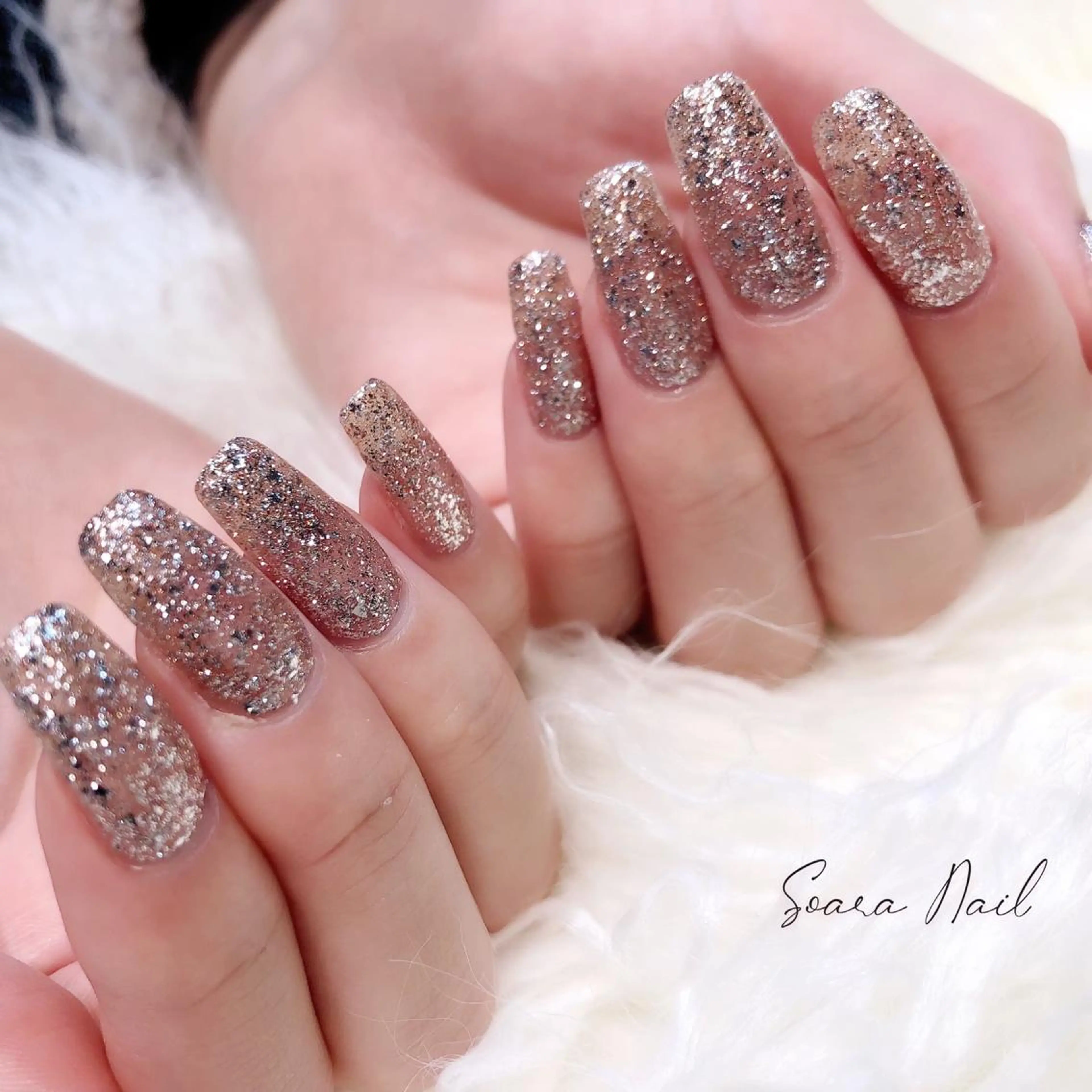 ネイル 長さ出し ラメ(グリッター) ワンカラーネイル スカルプネイル Salon Cleve所属・T. maoのネイルデザイン