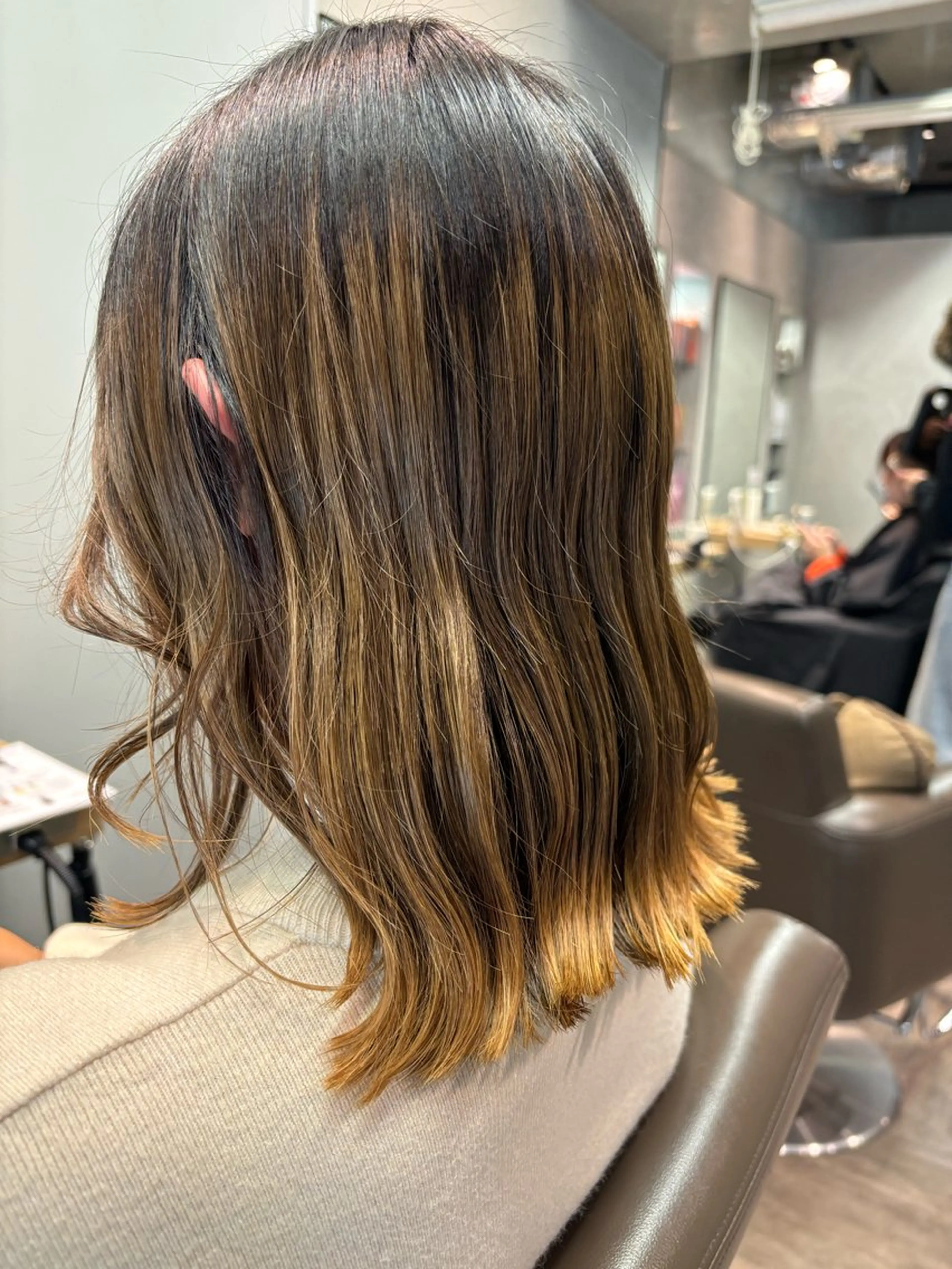 ミディアム 顔周りカット カット 🎀縮毛矯正.暗髪 .艶髪🩶ちひろのヘアスタイル