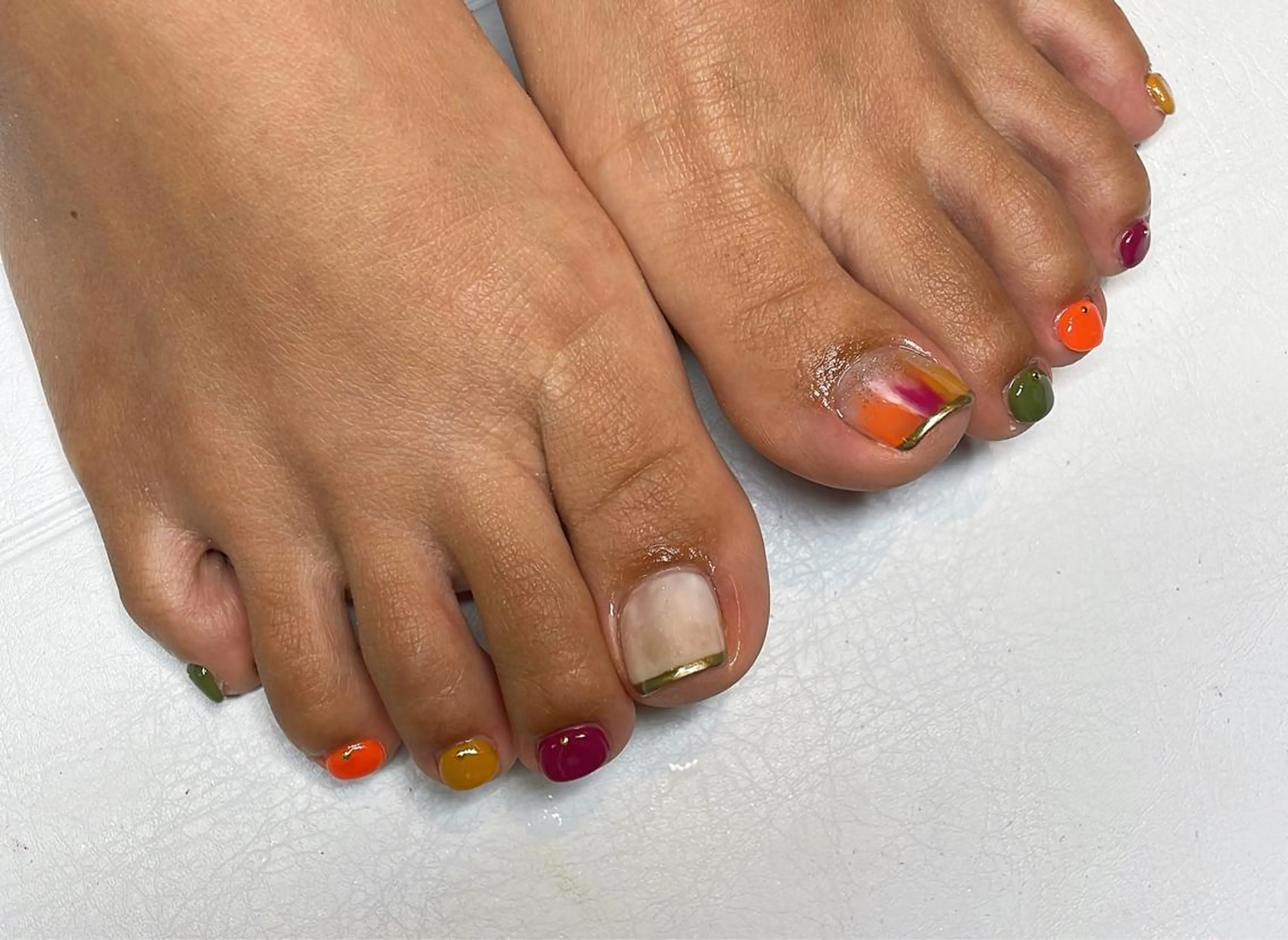 ネイル フットネイル VIERU 🌈🎀💖のネイルデザイン