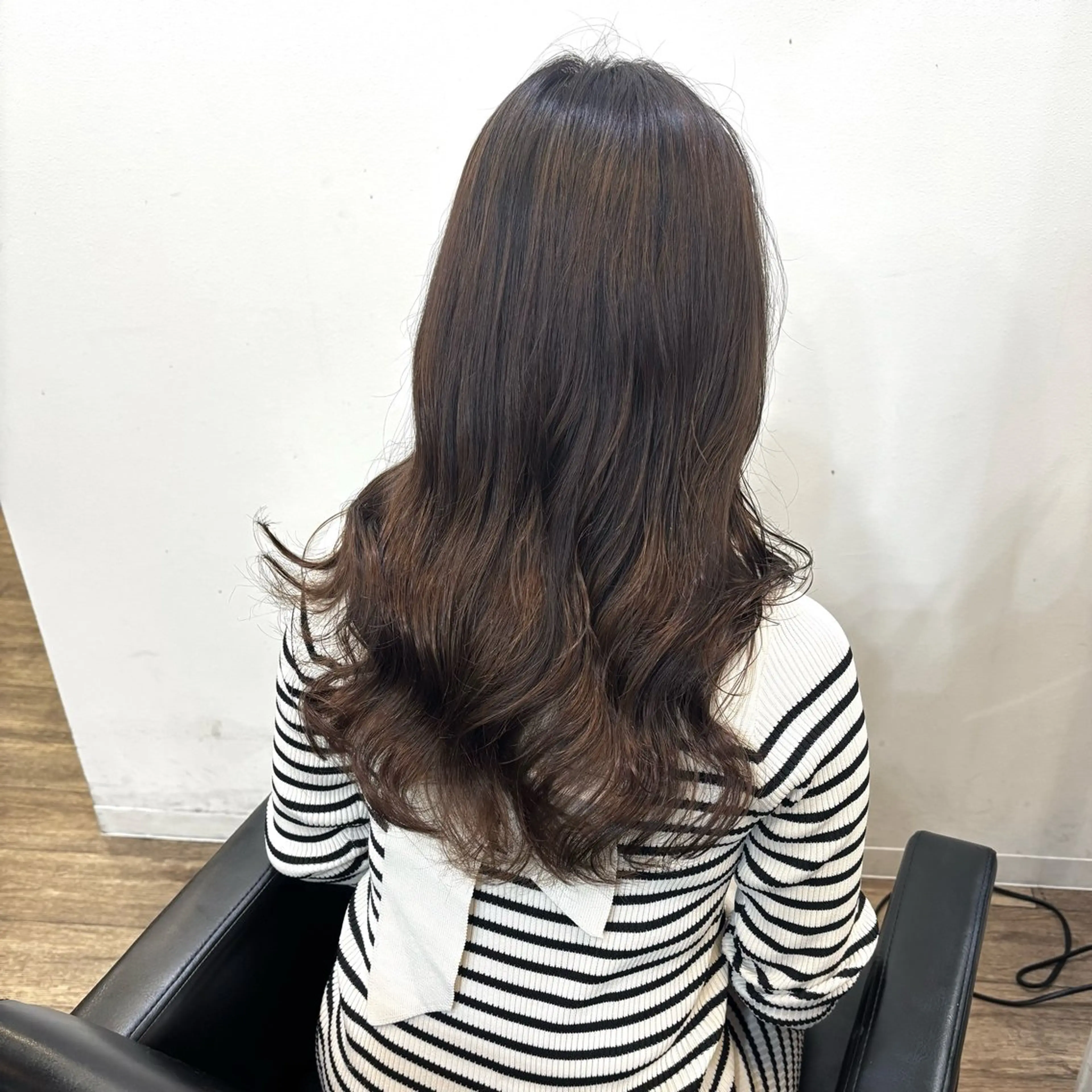 ロング ヘアカラー トリートメント シオン/艶髪/ 暗髪カラーのヘアスタイル