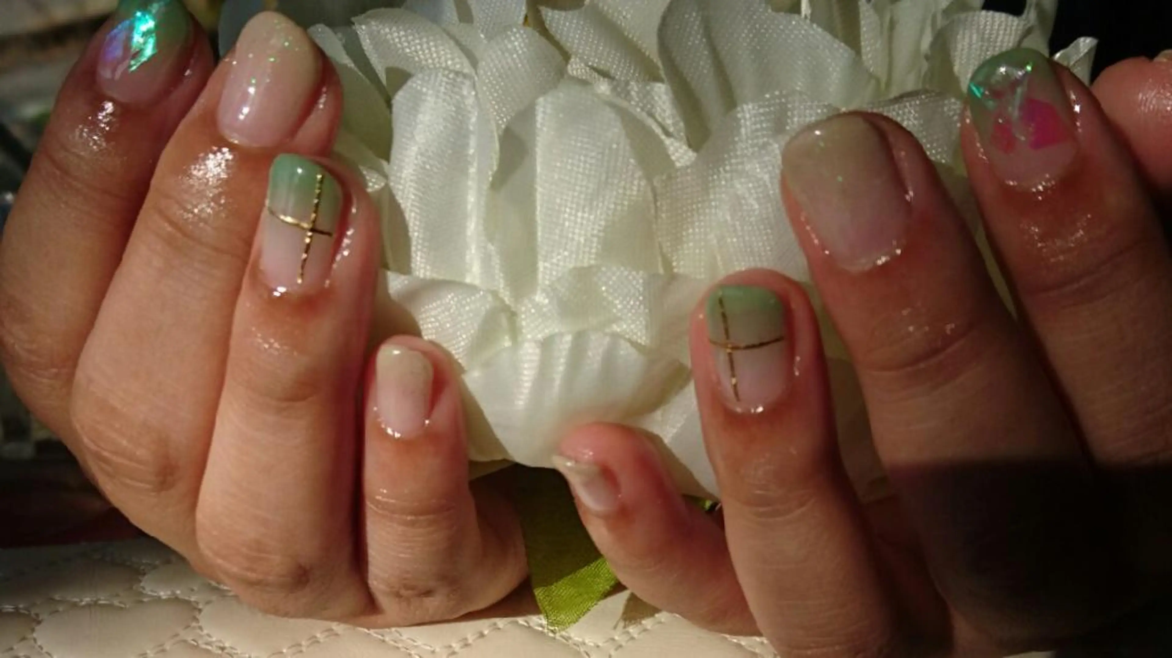 ネイル グラデーション グリーン シンプルネイル 冬ネイル クリスマス ネイルサロンラウンドトリップ所属・石江 実希のネイルデザイン