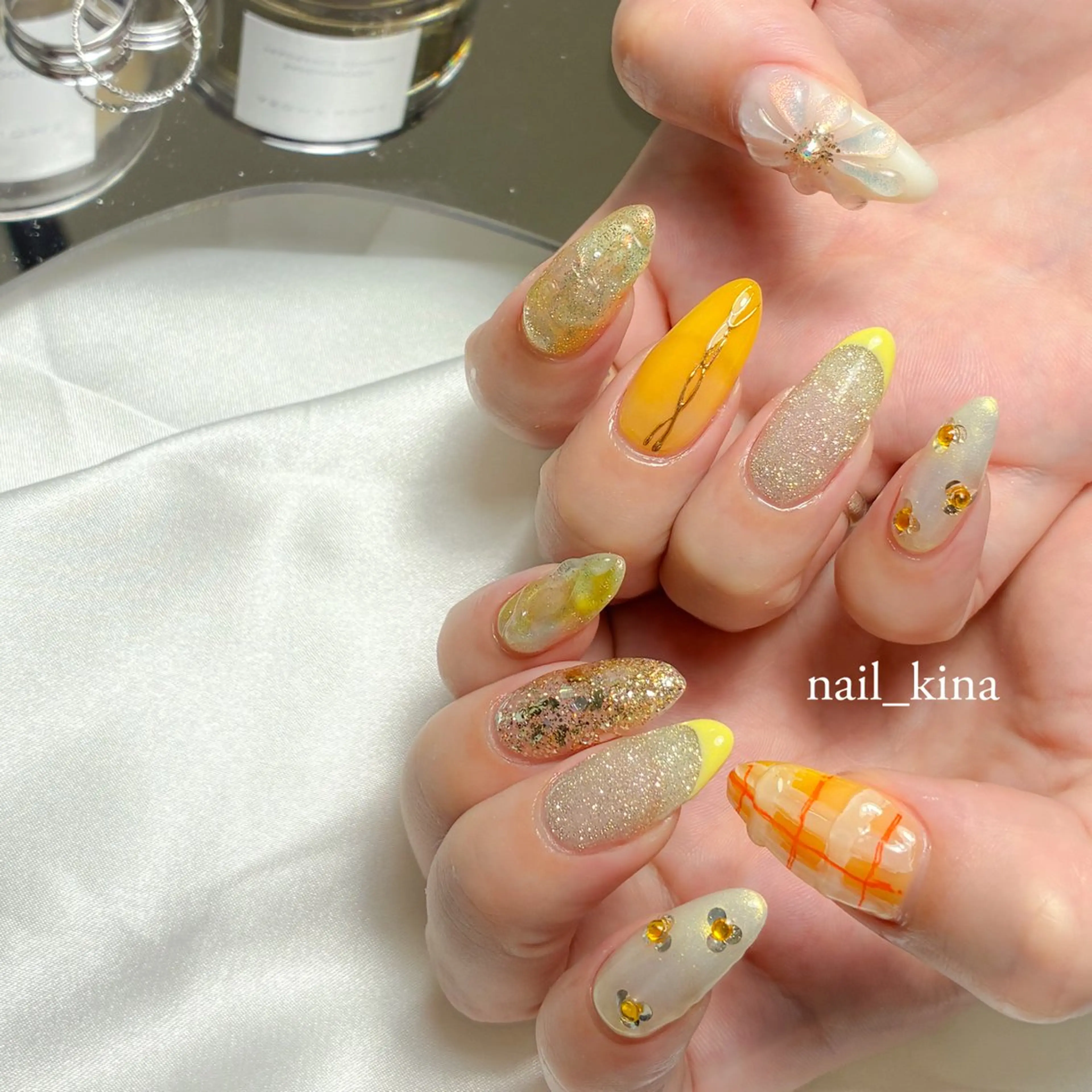 ネイル フラワーネイル フレンチネイル ミラーネイル 黄色 nail_ kinaのネイルデザイン