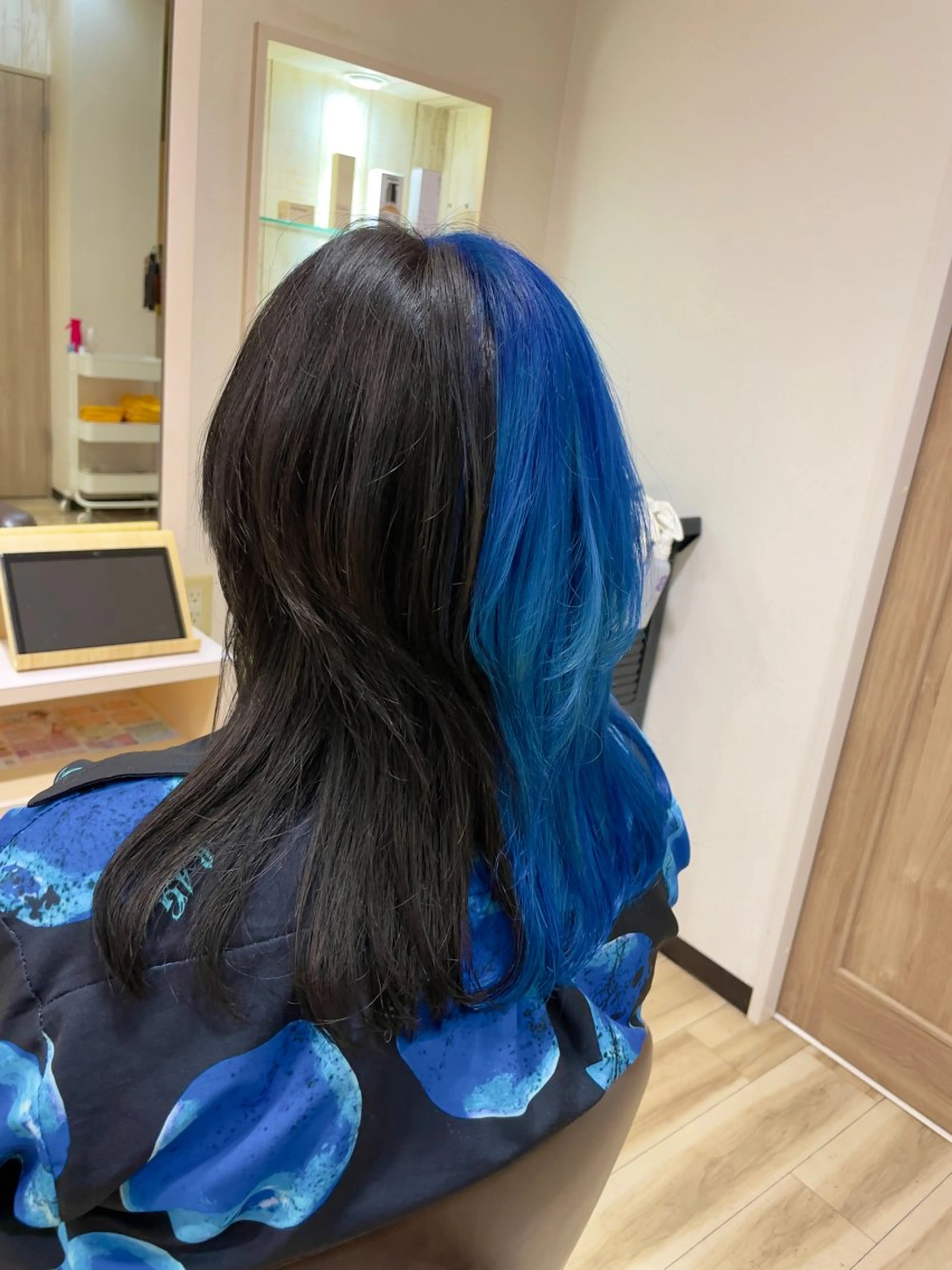 ミディアム カラー 🌈派手髪ハイトーン 🌈鈴木亮太🌈のヘアスタイル