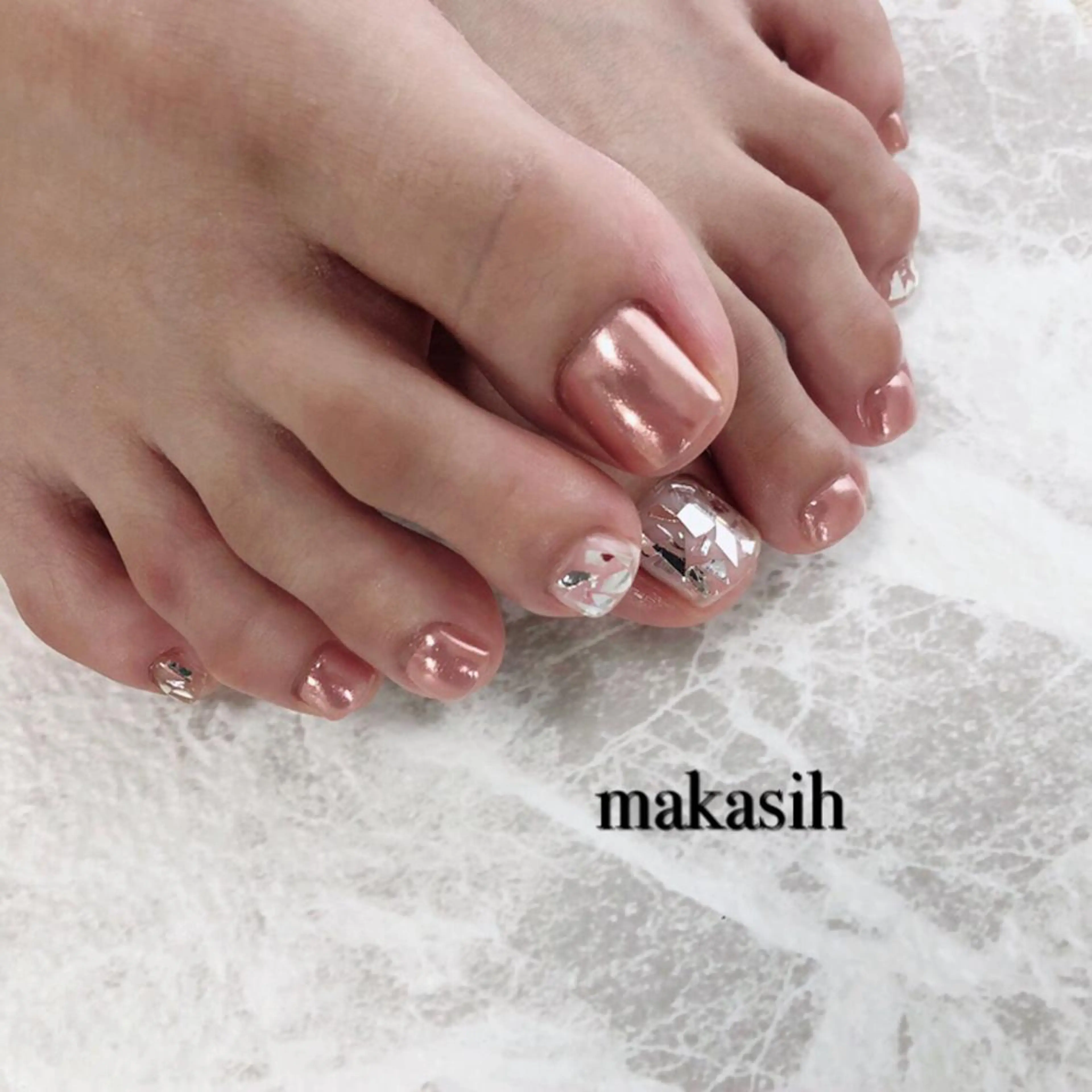 ネイル フットネイル ゴールド ミラーネイル ピンク 夏ネイル 濱田 美菜子のエステ・リラクイメージ