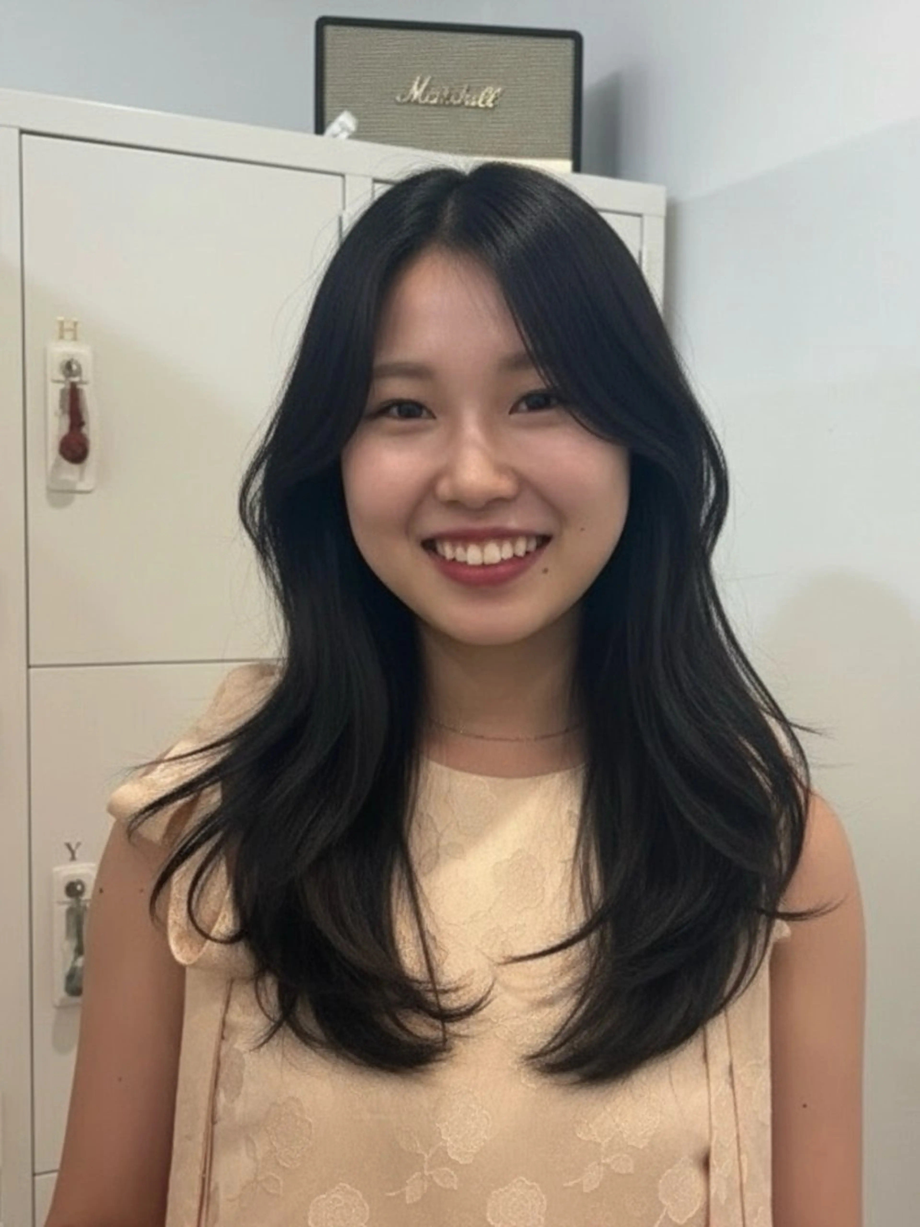 セミロング カラー アディクシーカラー 透明感カラー くびれヘア 顔まわりレイヤー 韓国風ヘア カット ヘアカラー トリートメント 韓国レイヤーカット 🫧大阪梅田レイヤーのヘアスタイル