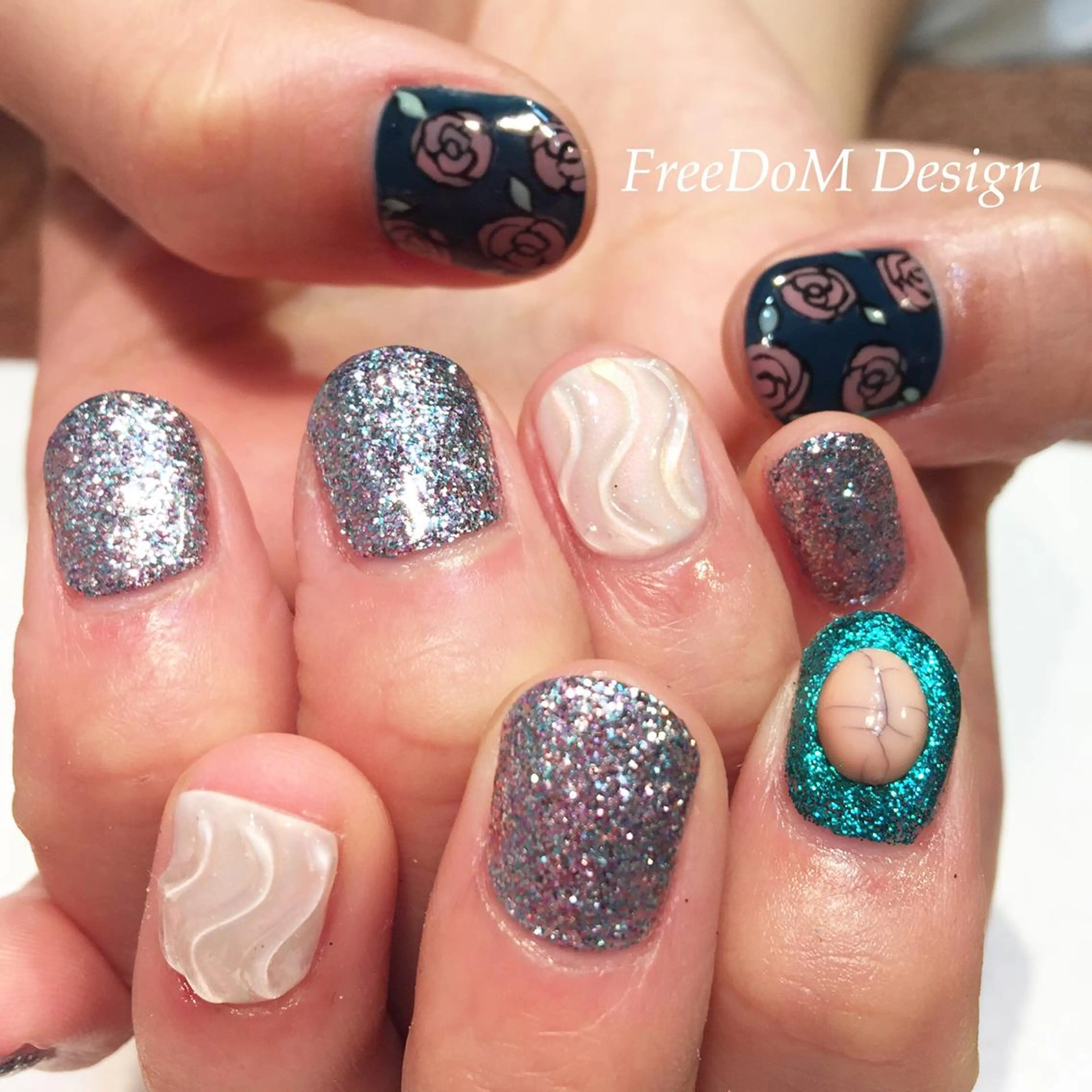 ネイル アートネイル ＦreeDoＭ   Design所属・W KUMIのネイルデザイン