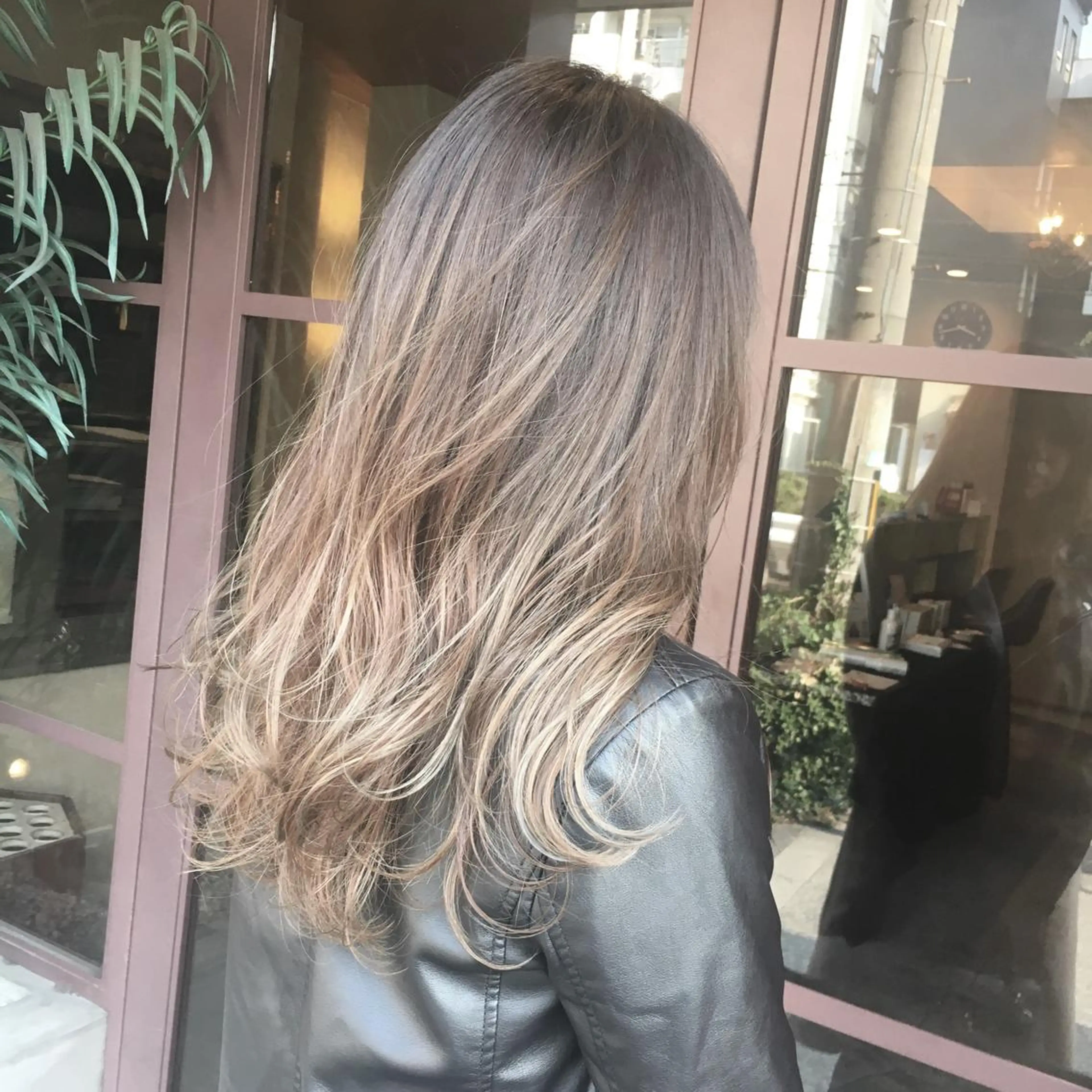 セミロング カラー 髪質改善ストレート/レイヤーカット/Lee  Horie所属・髪質改善&縮毛矯正 池本　有宏のヘアスタイル