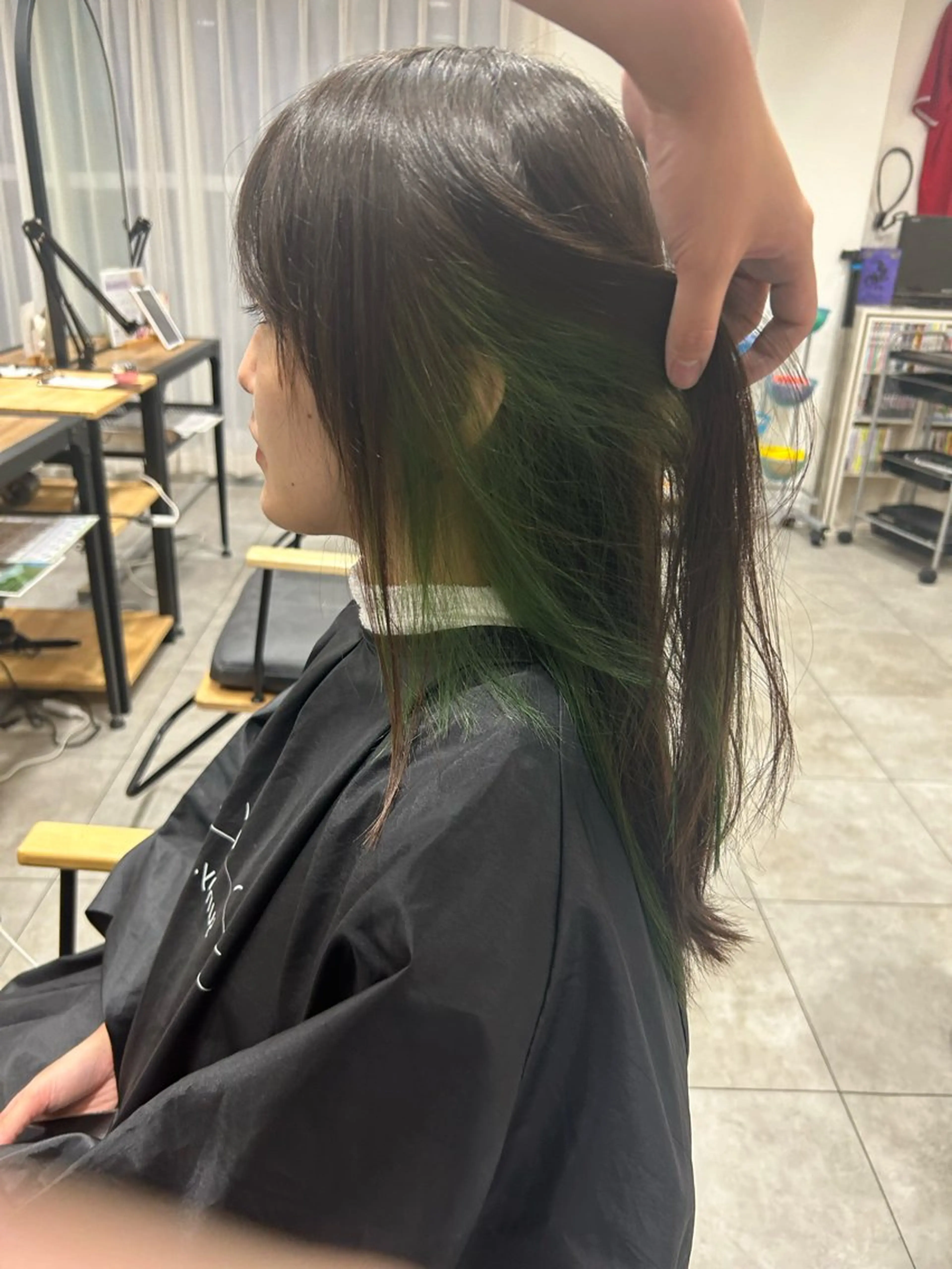 セミロング カラー インナーカラー sunny.所属・山岡 茉琳のヘアスタイル