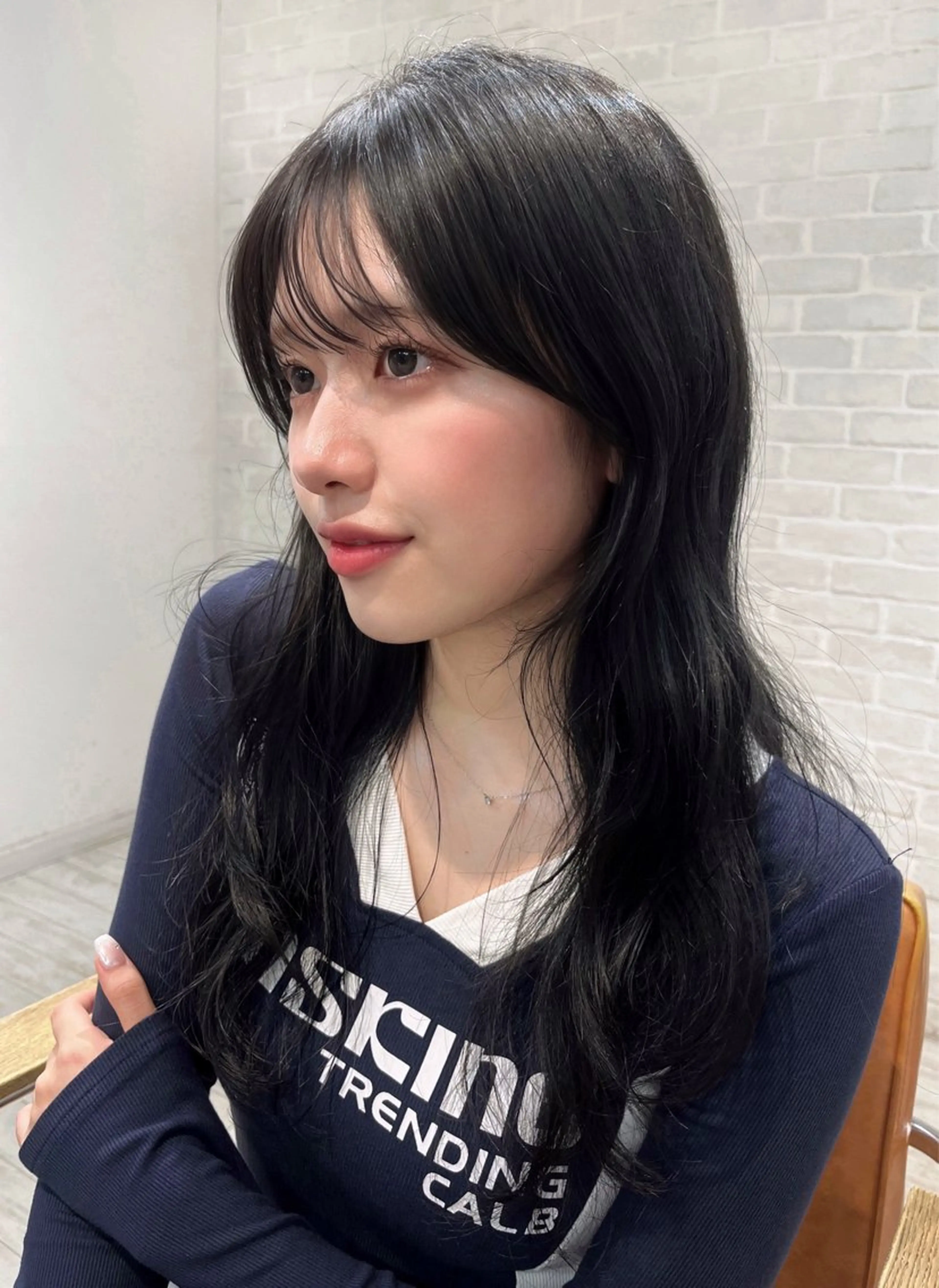 ロング カラー 黒髪 グレーブラック くびれヘア 顔まわりレイヤー 韓国風ヘア カット ヘアカラー 【韓国ヘア×透明感 カラー】笹谷 莉未のヘアスタイル