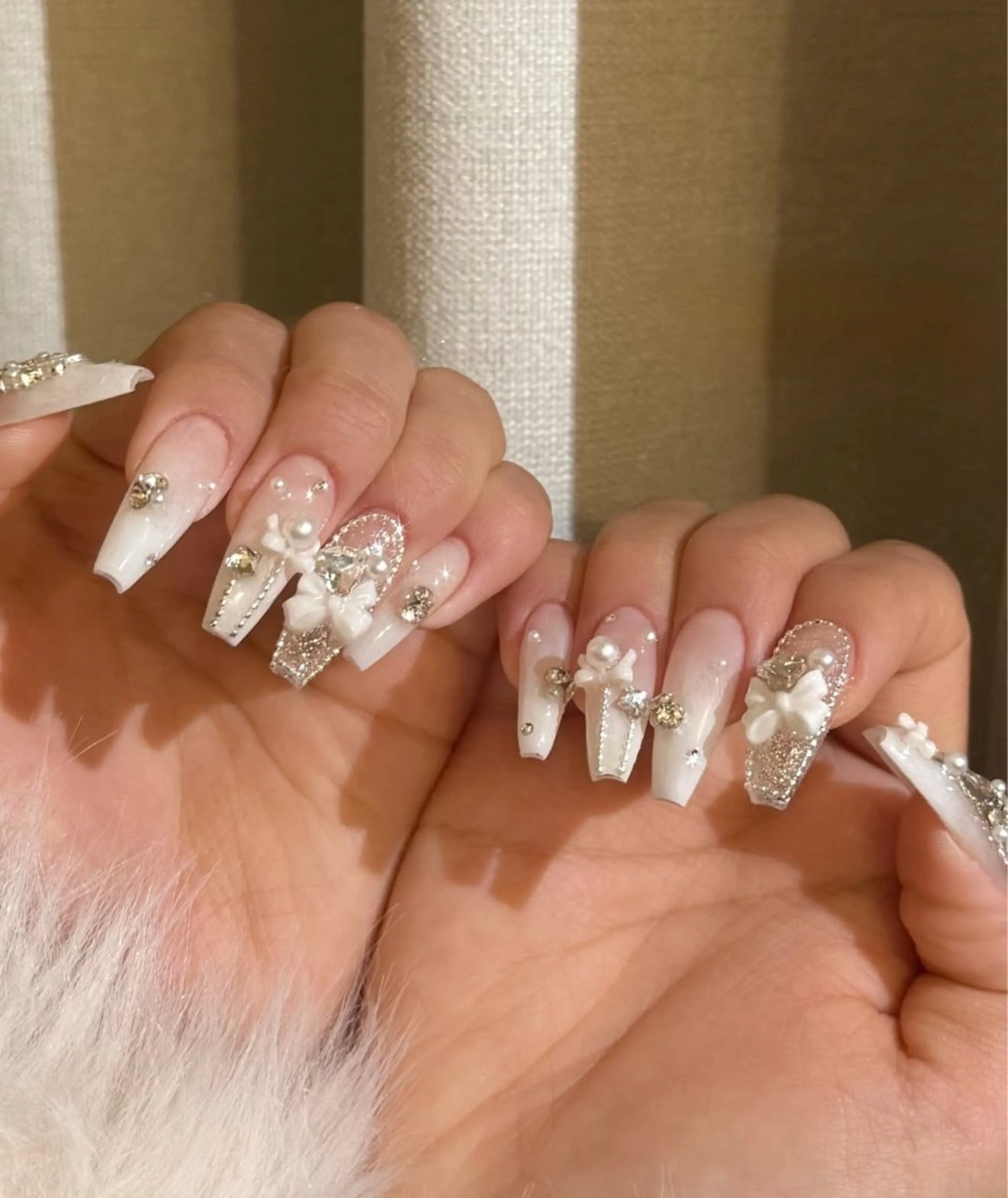 ネイル キラキラネイル マグネットネイル ミラーネイル ニュアンスネイル 春ネイル ハンドネイル Lina nail所属・Lunaa 池袋のネイルデザイン