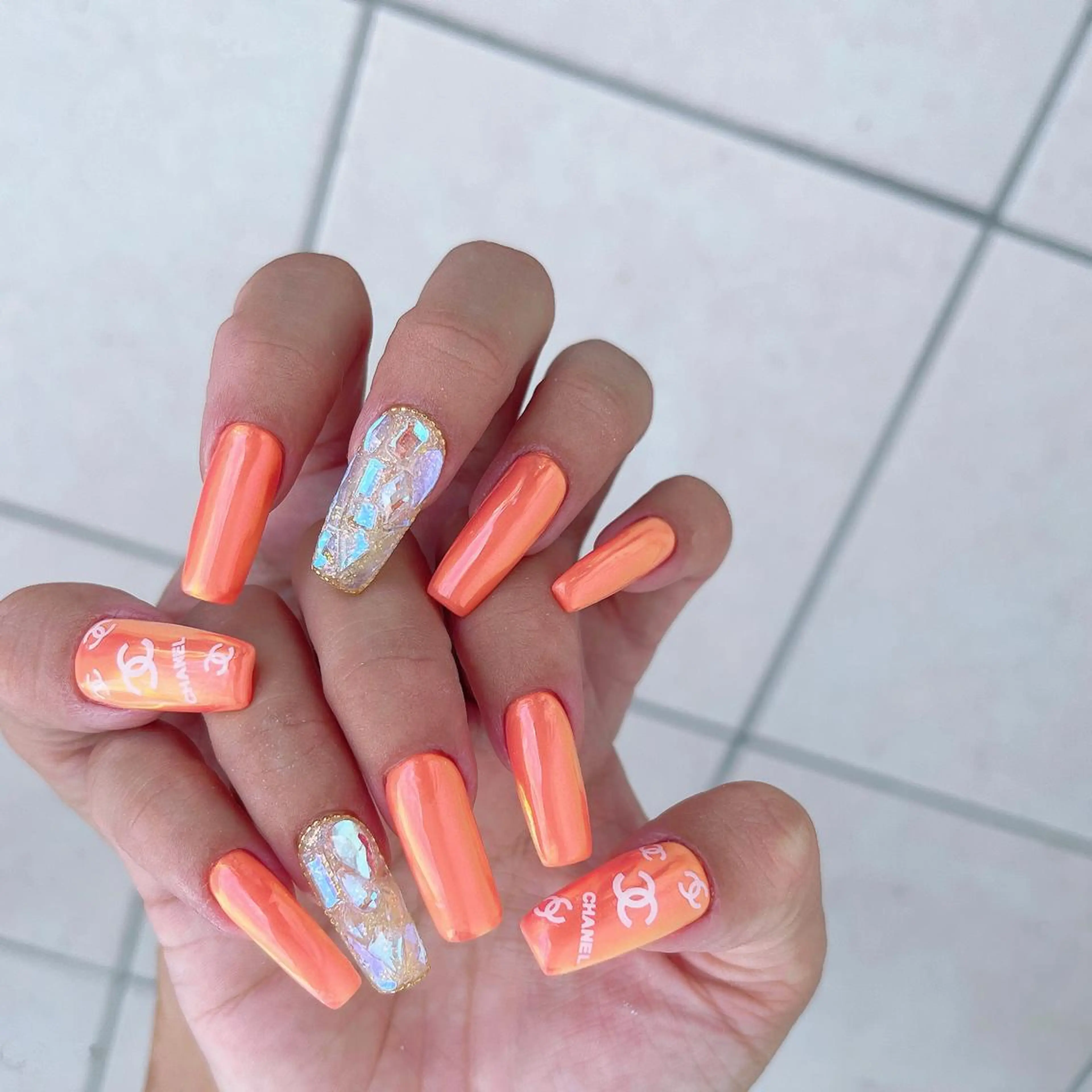 ネイル フットネイル フレンチネイル ジェルネイル ラメ(グリッター) ラメグラデーション ハンドネイル NEO Beauty Salon所属・𝐍𝐄𝐎 𝐉𝐔𝐑𝐈のネイルデザイン