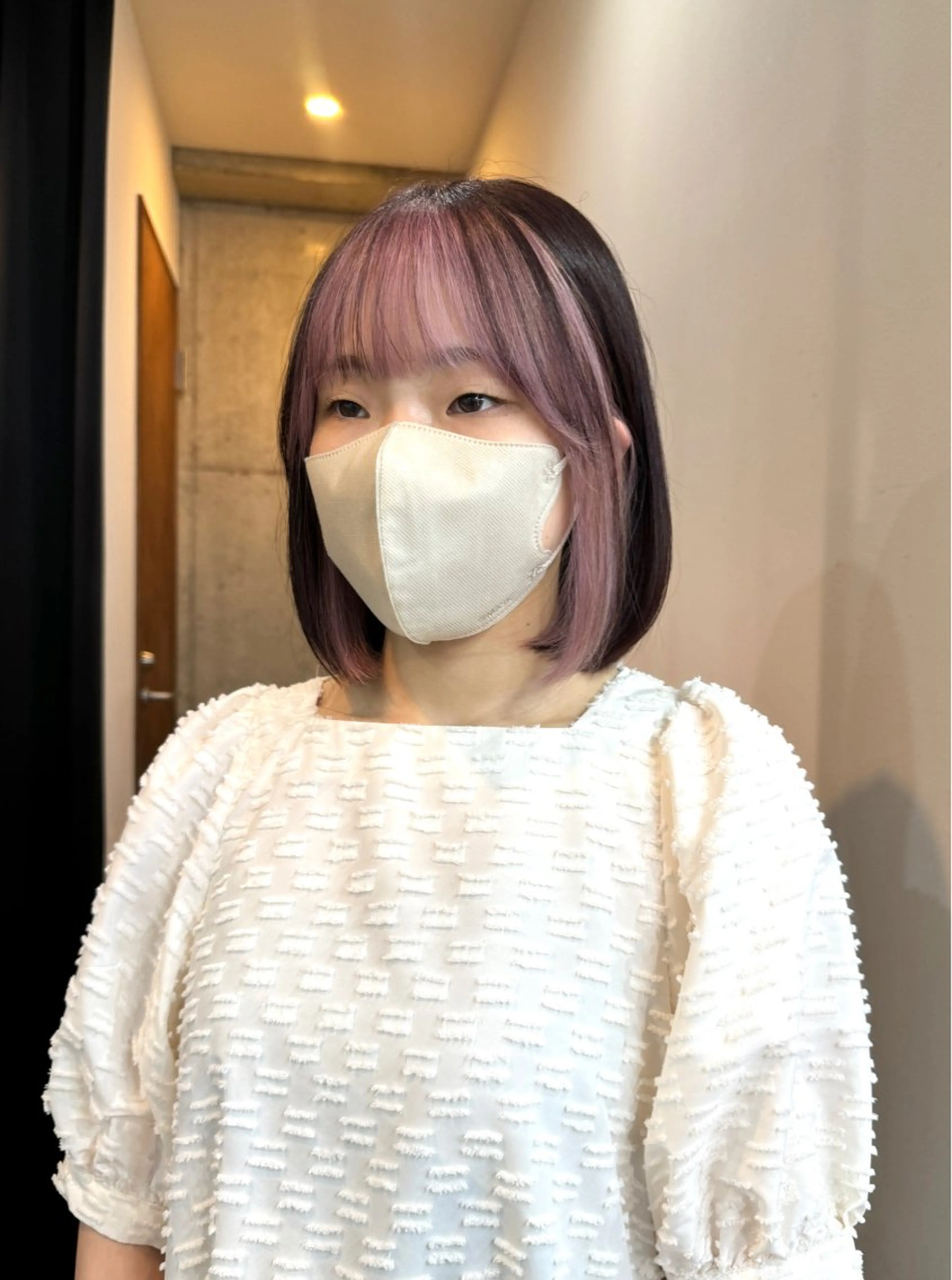 ショート カラー ミストバング  フェイスフレーミング ピンクカラー ホワイトピンク ヘアカラー トリートメント 切りっぱなしボブ/ ブリーチカラー/大塚のヘアスタイル