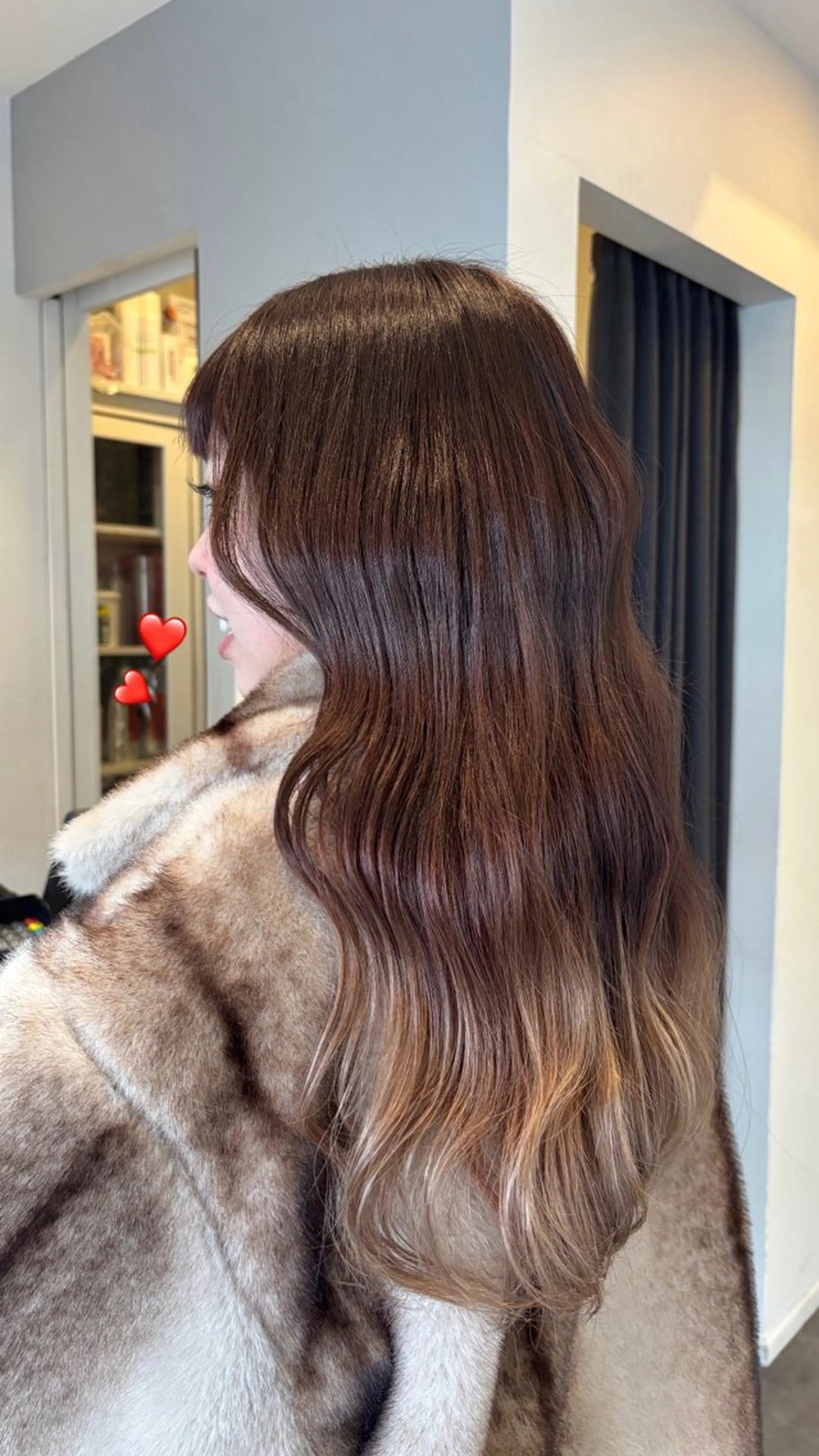 セミロング カラー 栗林 茉那のヘアスタイル