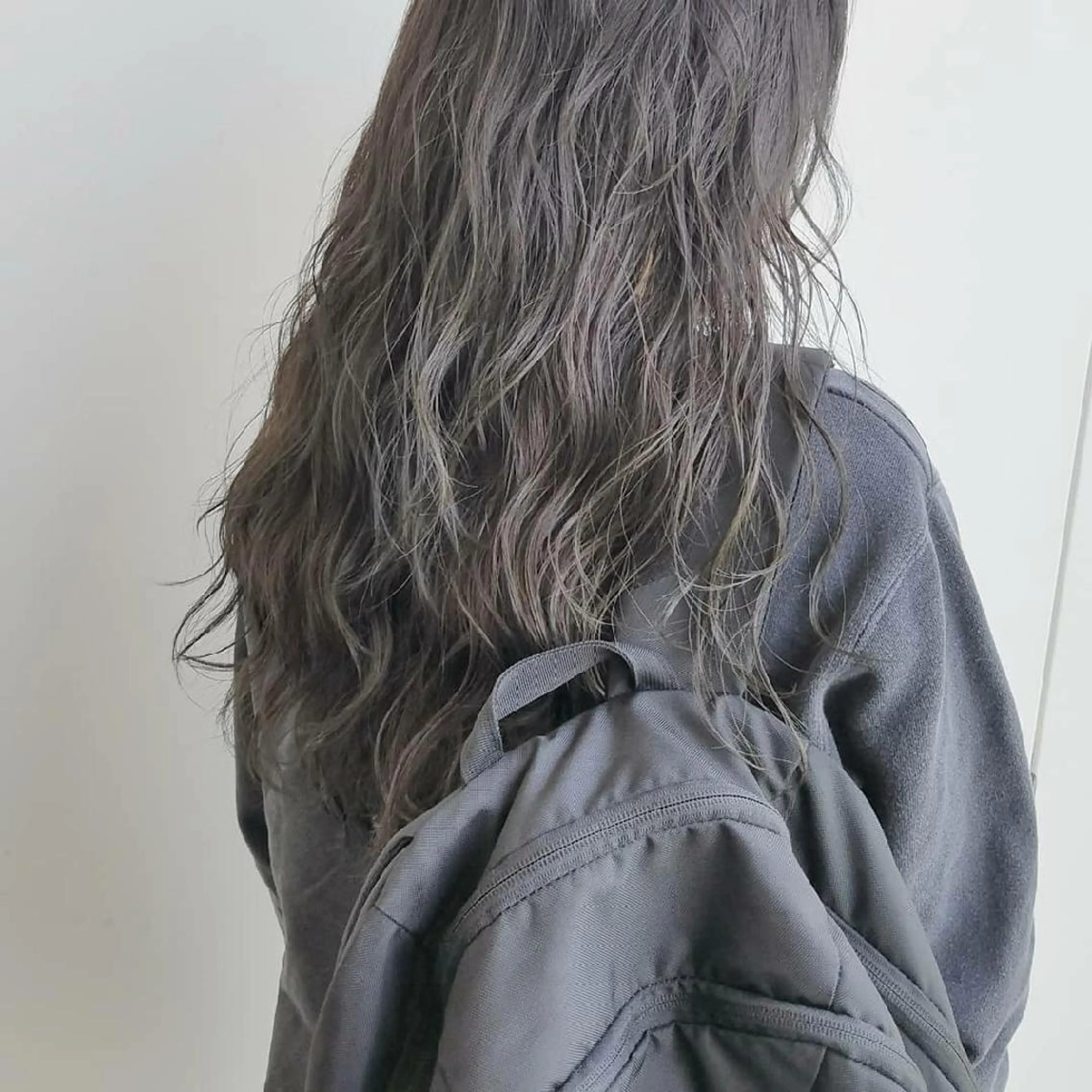 セミロング カラー ダークグレー iplus まつげ、眉毛、耳つぼのマツエク・マツパデザイン