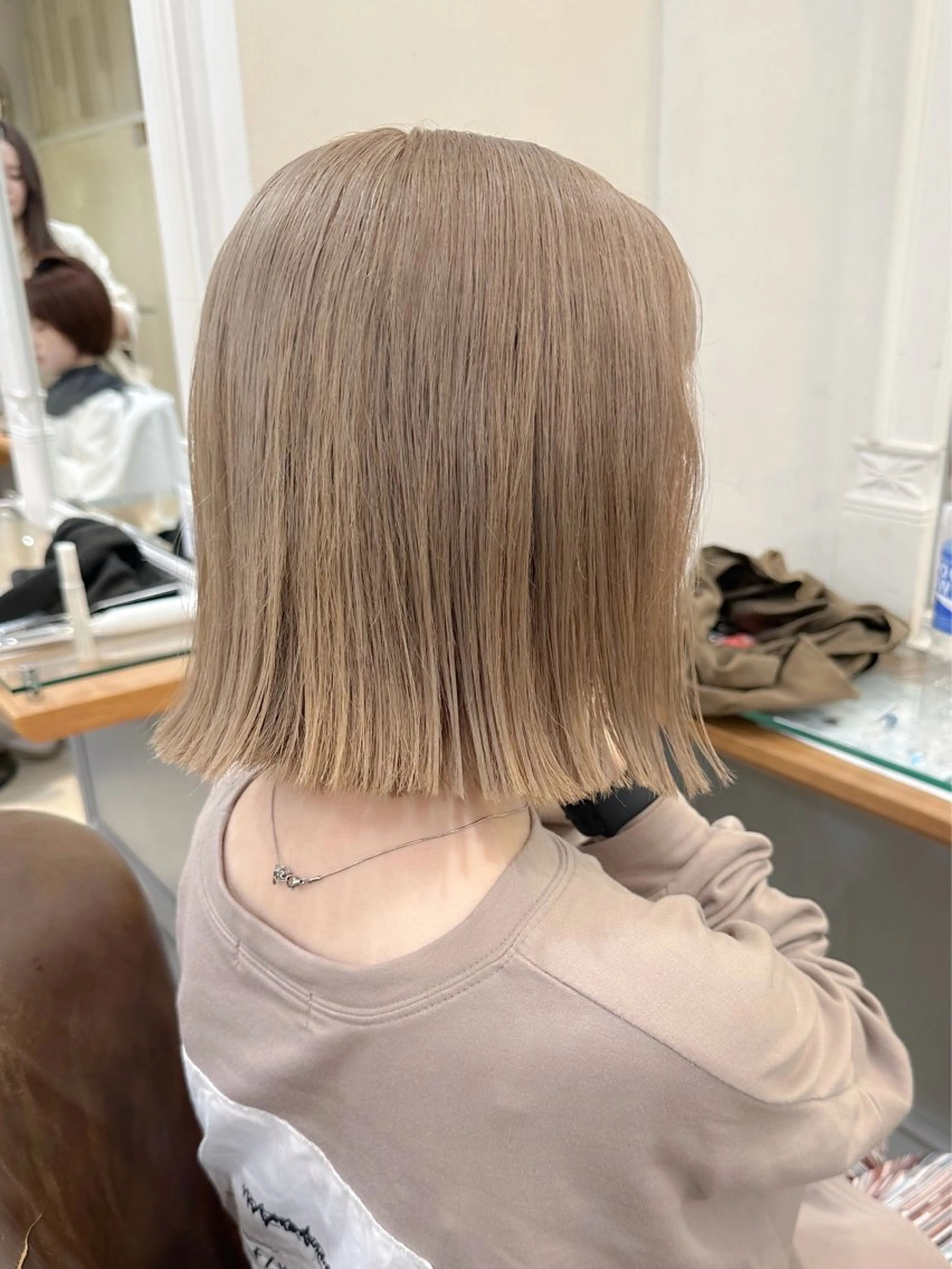 ミディアム カラー 切りっぱなしボブ ベージュカラー ハイトーンカラー ミルクティーベージュ ボブ ヘアカラー ✨カラー支持No.1 🧸ワキ カナコ🧸のヘアスタイル