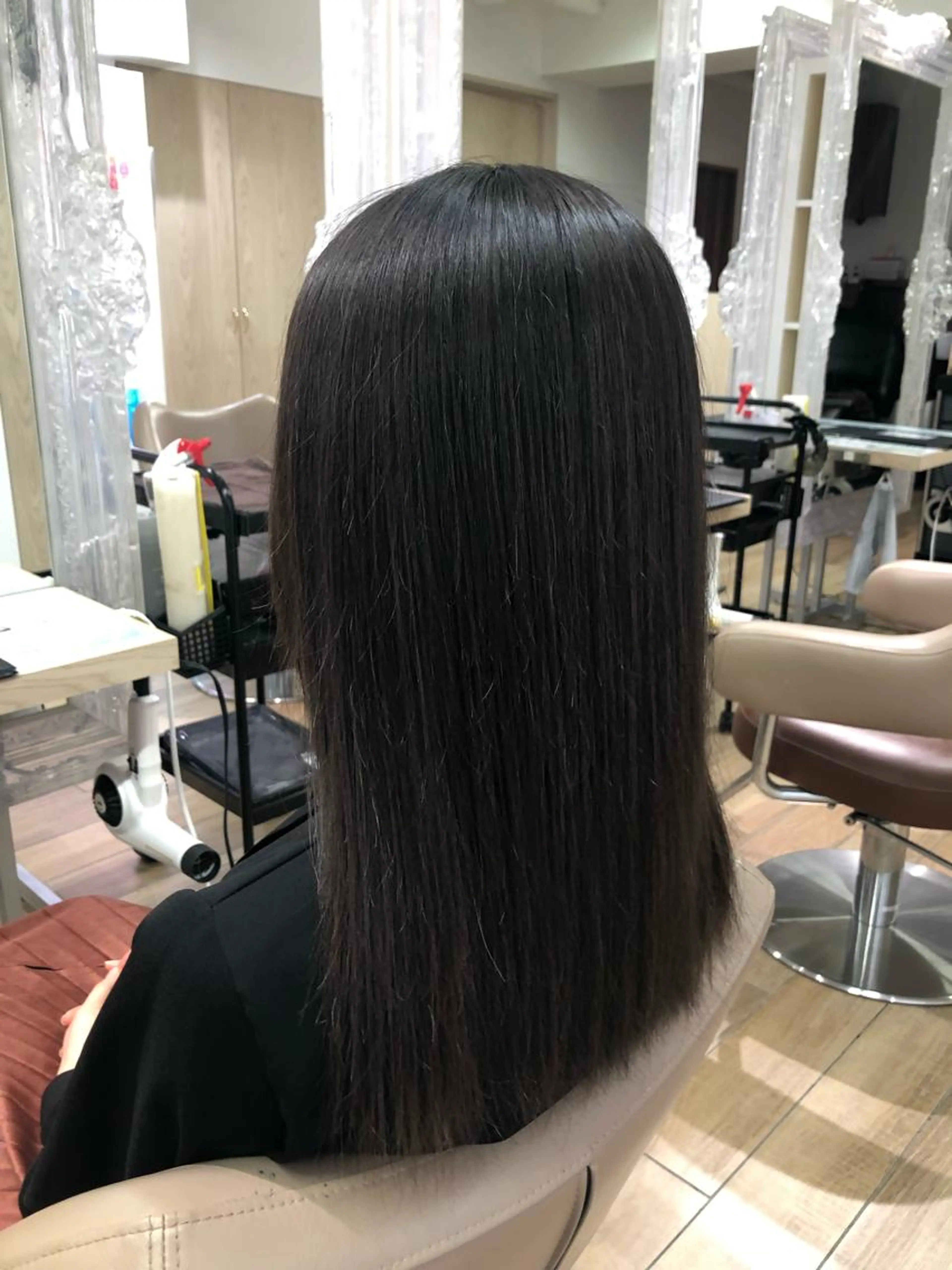 【🌟綺麗に髪を暗くしたい方へ🌟】色落ちが綺麗な黒染め ※再来の方+¥2000の写真