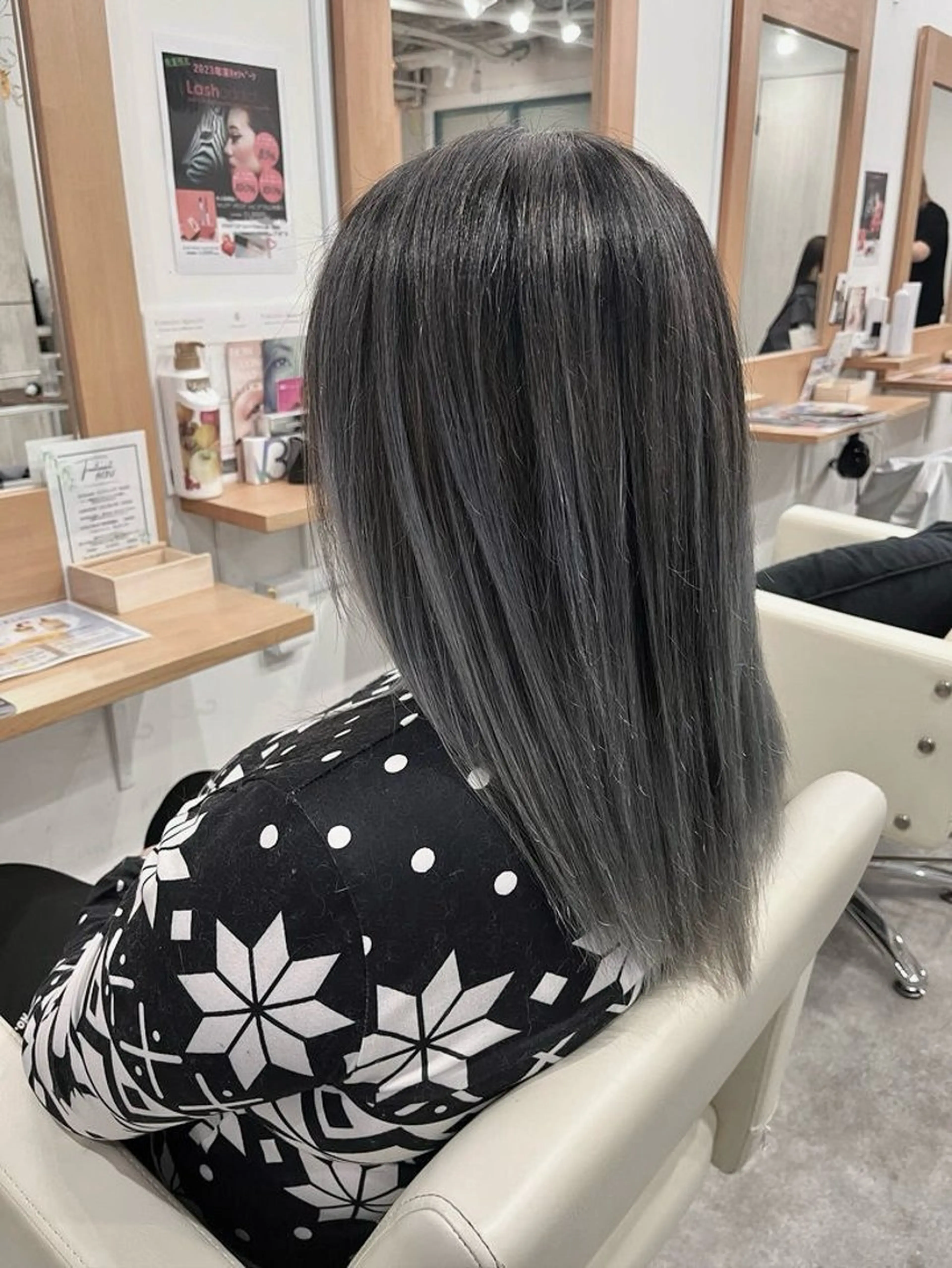 ロング カラー ヘアアレンジ バレイヤージュ 黒髪 透明感カラー シルバー レイヤーカット カット ヘアカラー SALOWIN京都河原町Suite店所属・外国人風レイヤー/ ハイトーンSHUのヘアスタイル