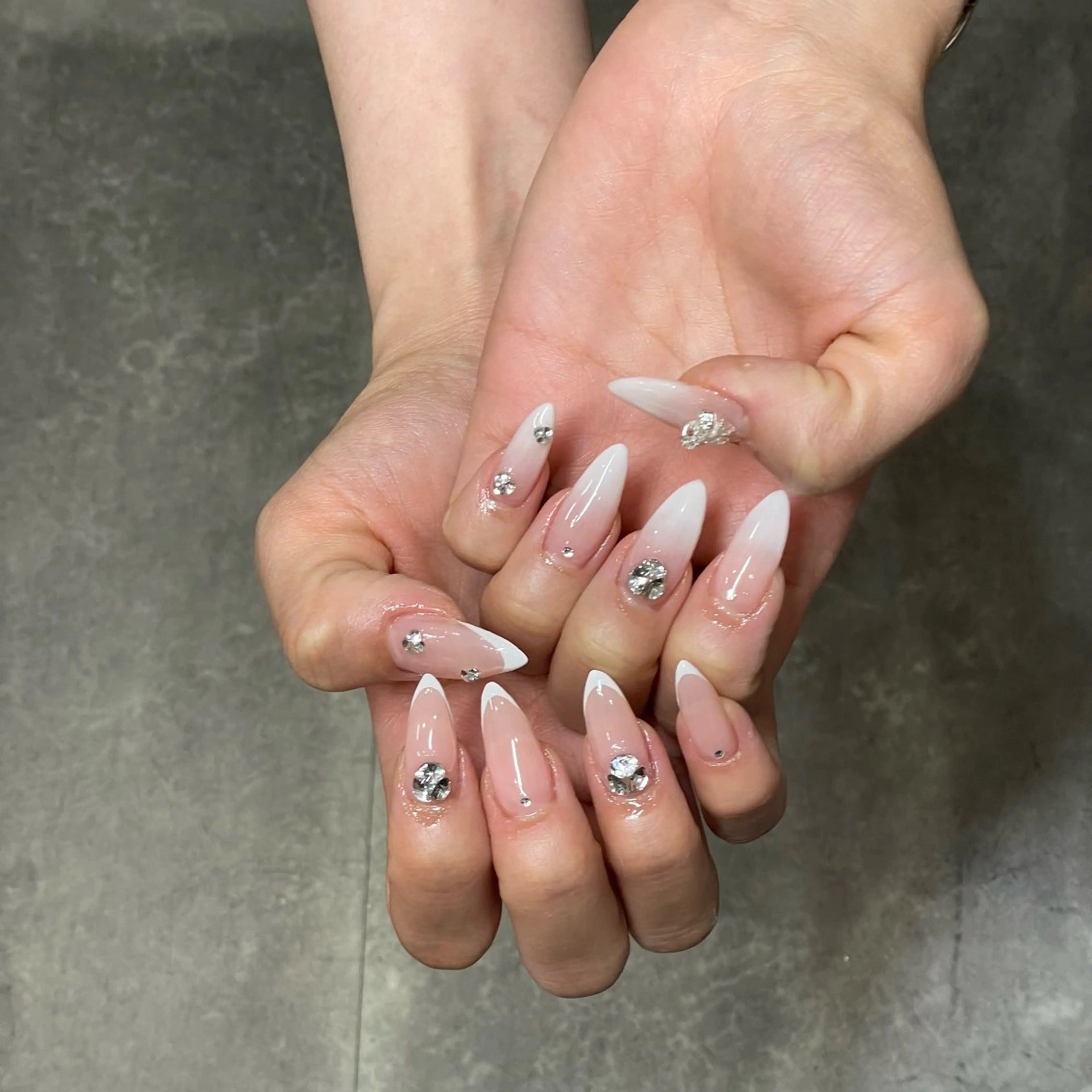 ネイル フレンチネイル グラデーション Bianca大宮店 🫧カッチ🪽のネイルデザイン