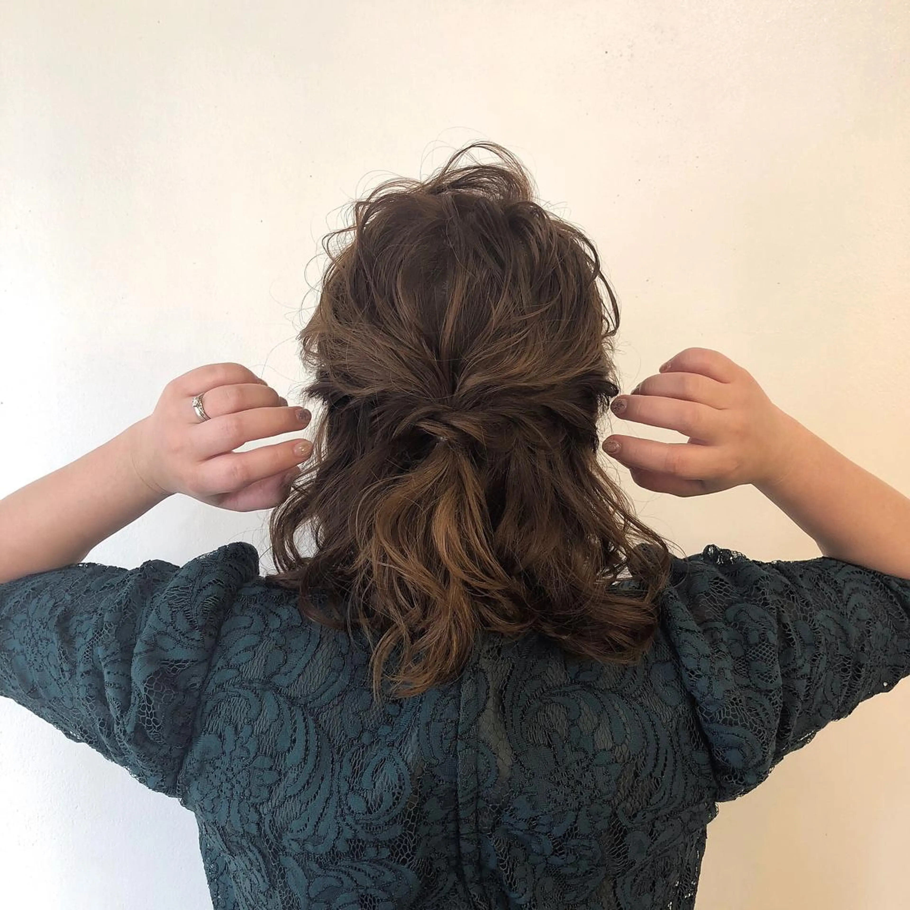 ミディアム カラー ヘアアレンジ ハーフアップ ヘアセット h a k u 大倉 卓人のヘアスタイル