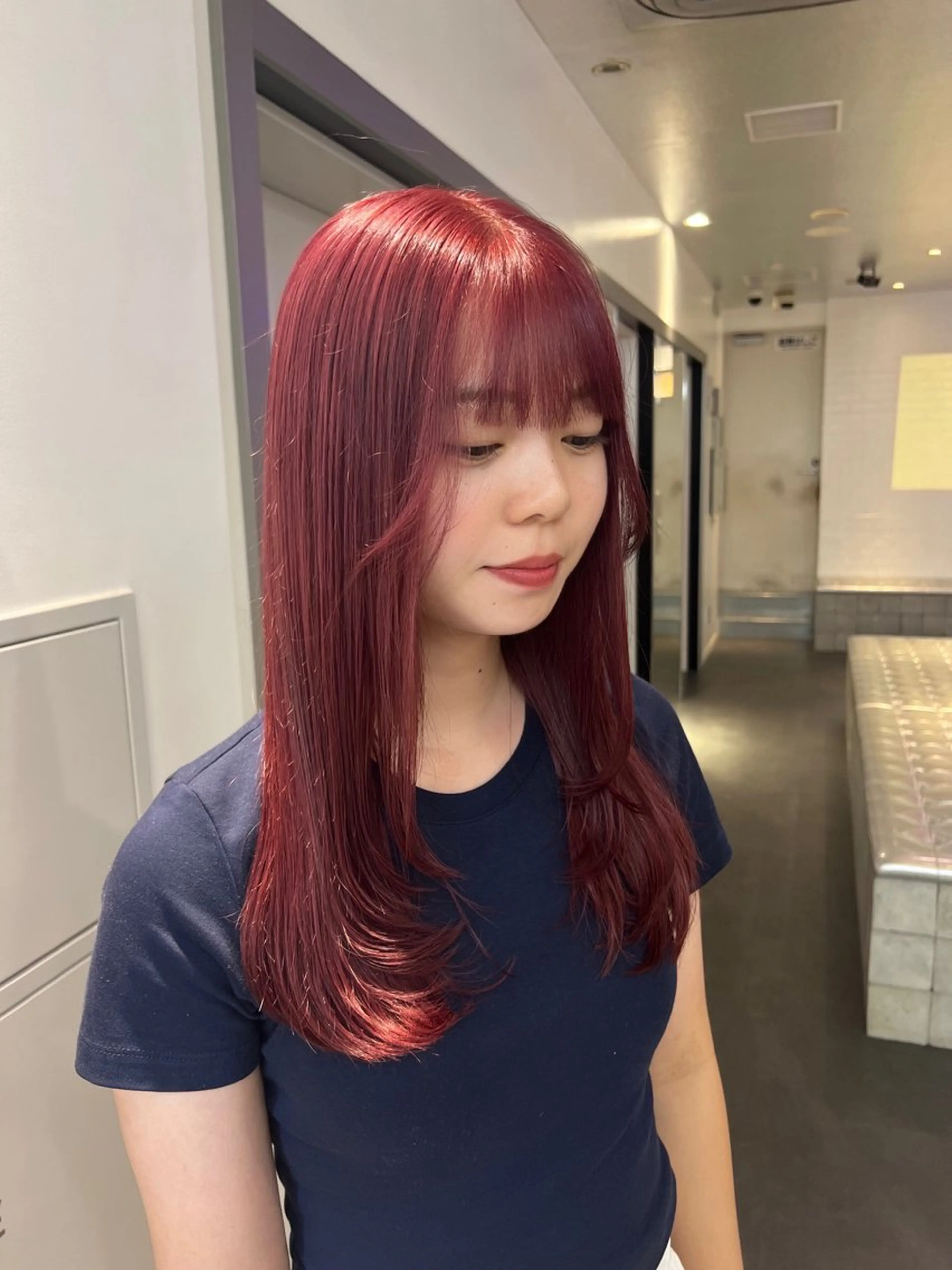 カラー ブリーチ ピンクカラー レッドカラー 🌼動き×透明感🩵 ハイトーン/ナナのヘアスタイル