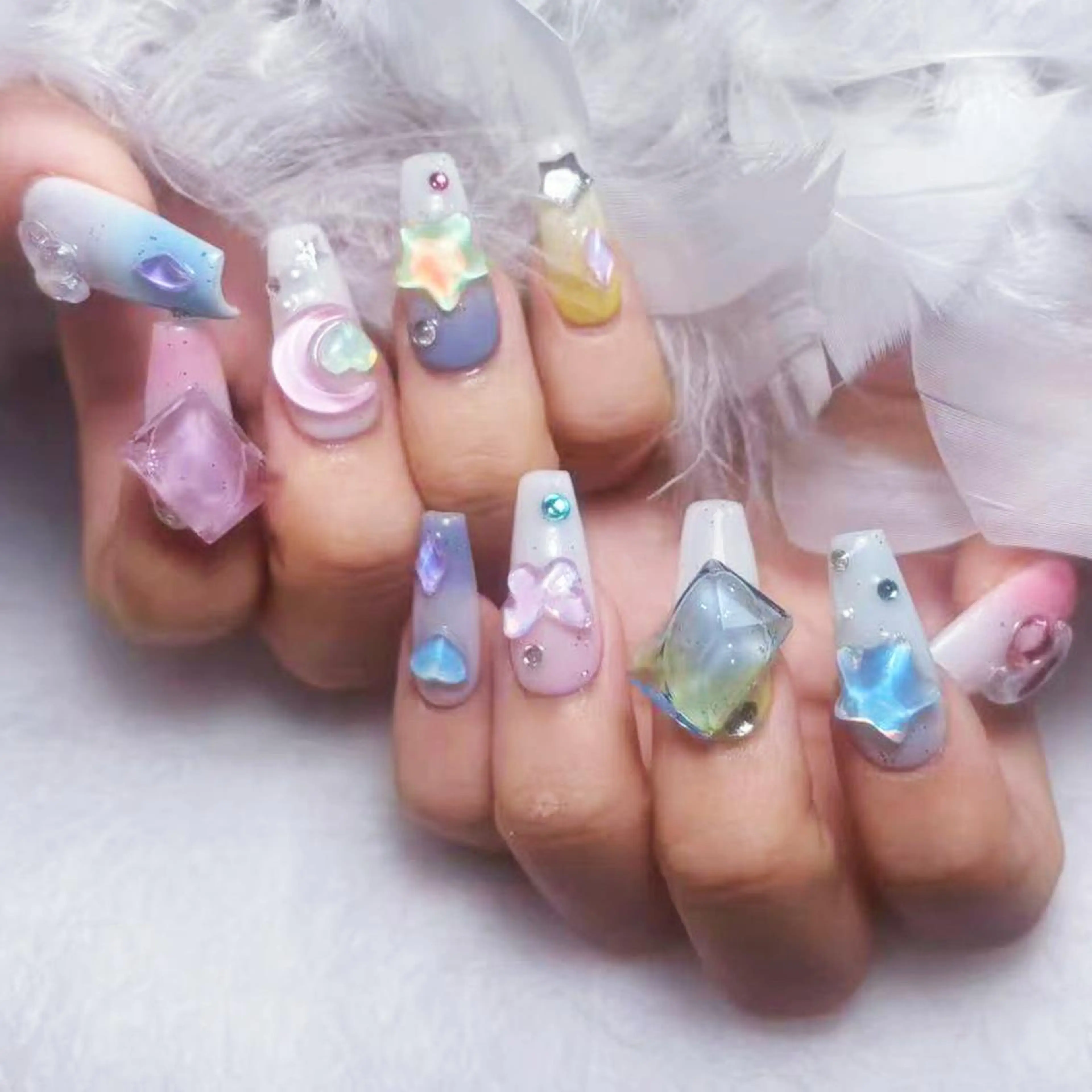 ネイル アートネイル オーロラネイル フラッシュネイル ガーリー キラキラネイル ハンドネイル DIAMOND NailStudioのネイルデザイン