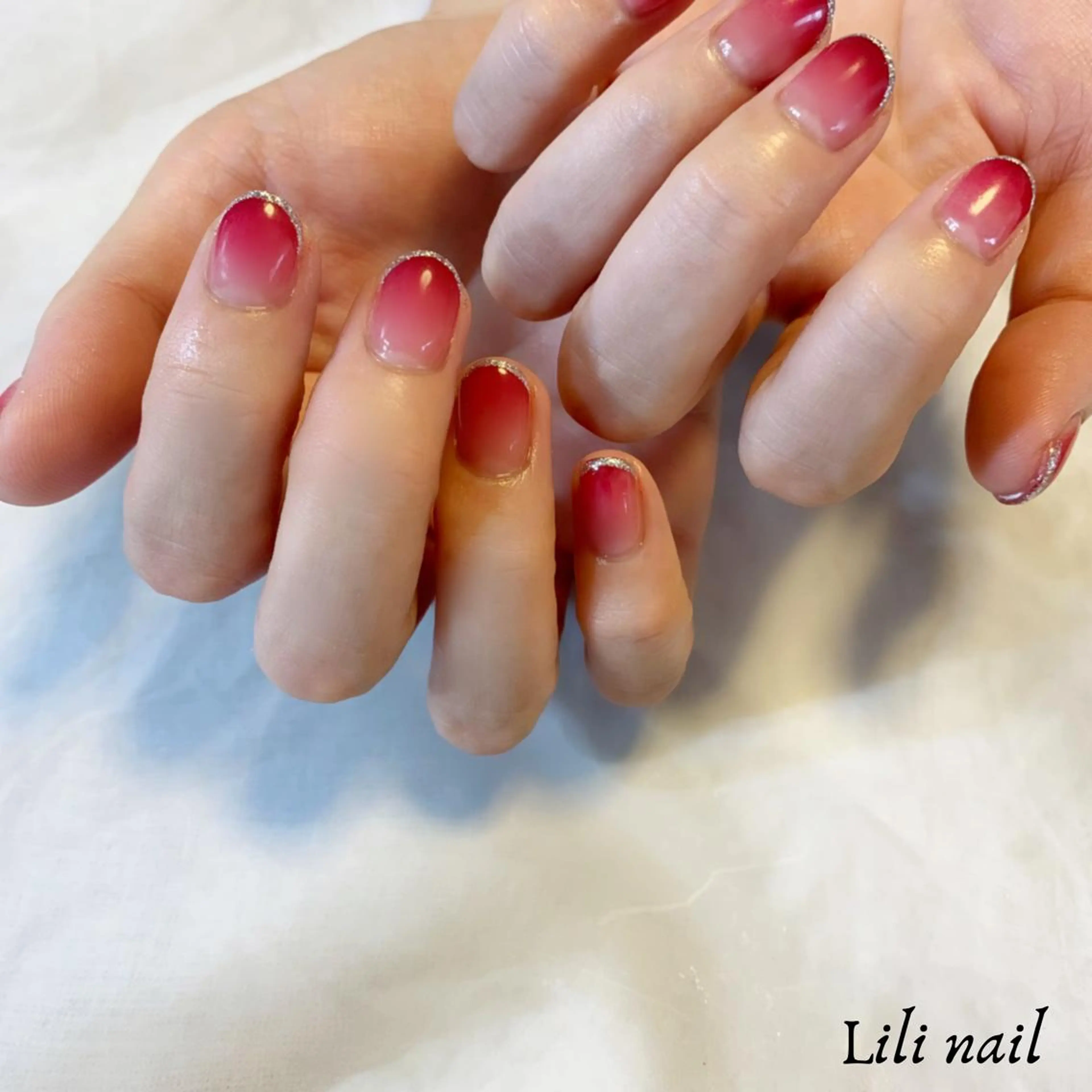 ネイル 赤色 ハンドネイル Lili beauty salon所属・Lilibeauty salonのネイルデザイン