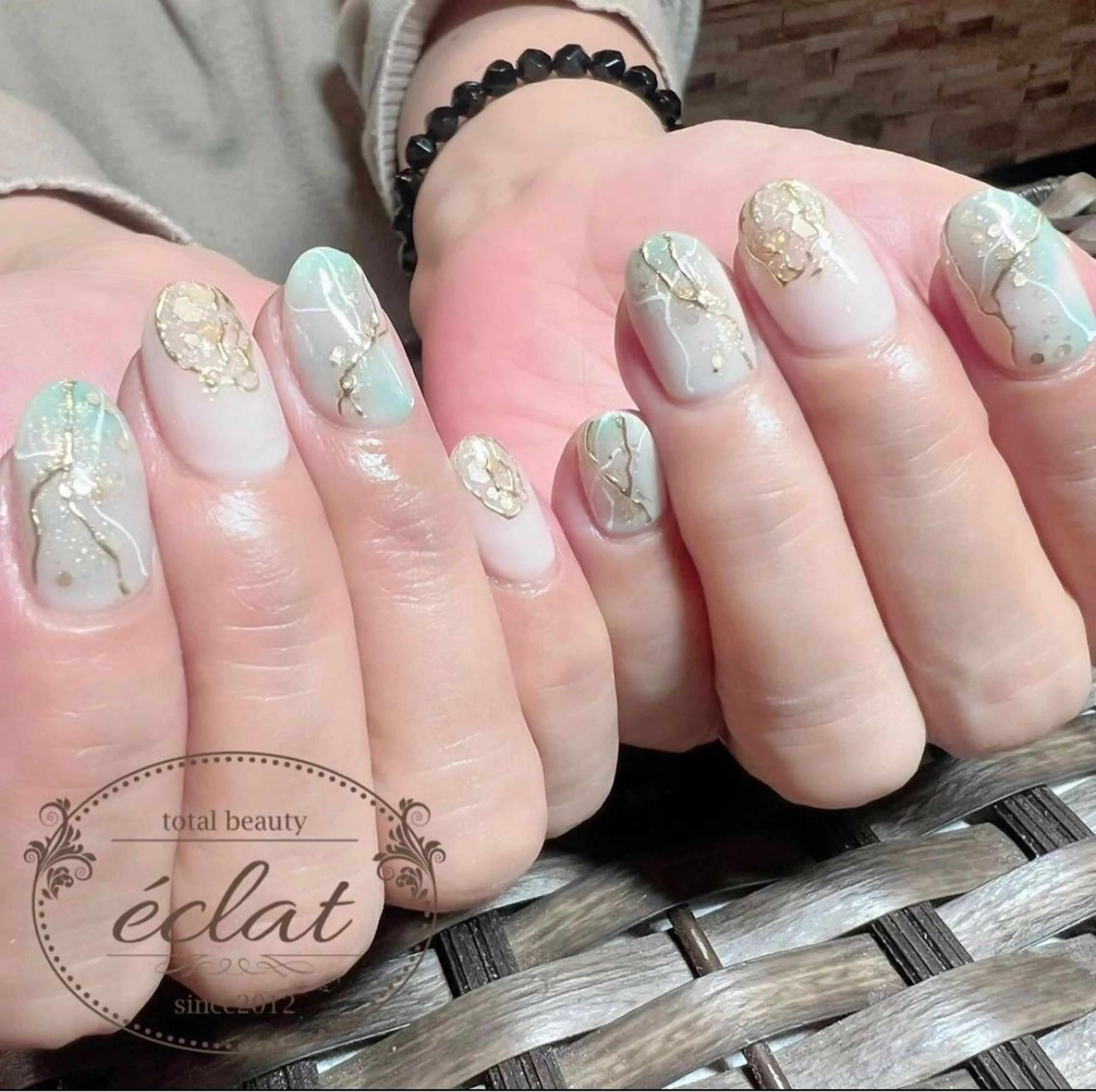 ネイル ミラーネイル ニュアンスネイル ハンドネイル éclat Mのネイルデザイン