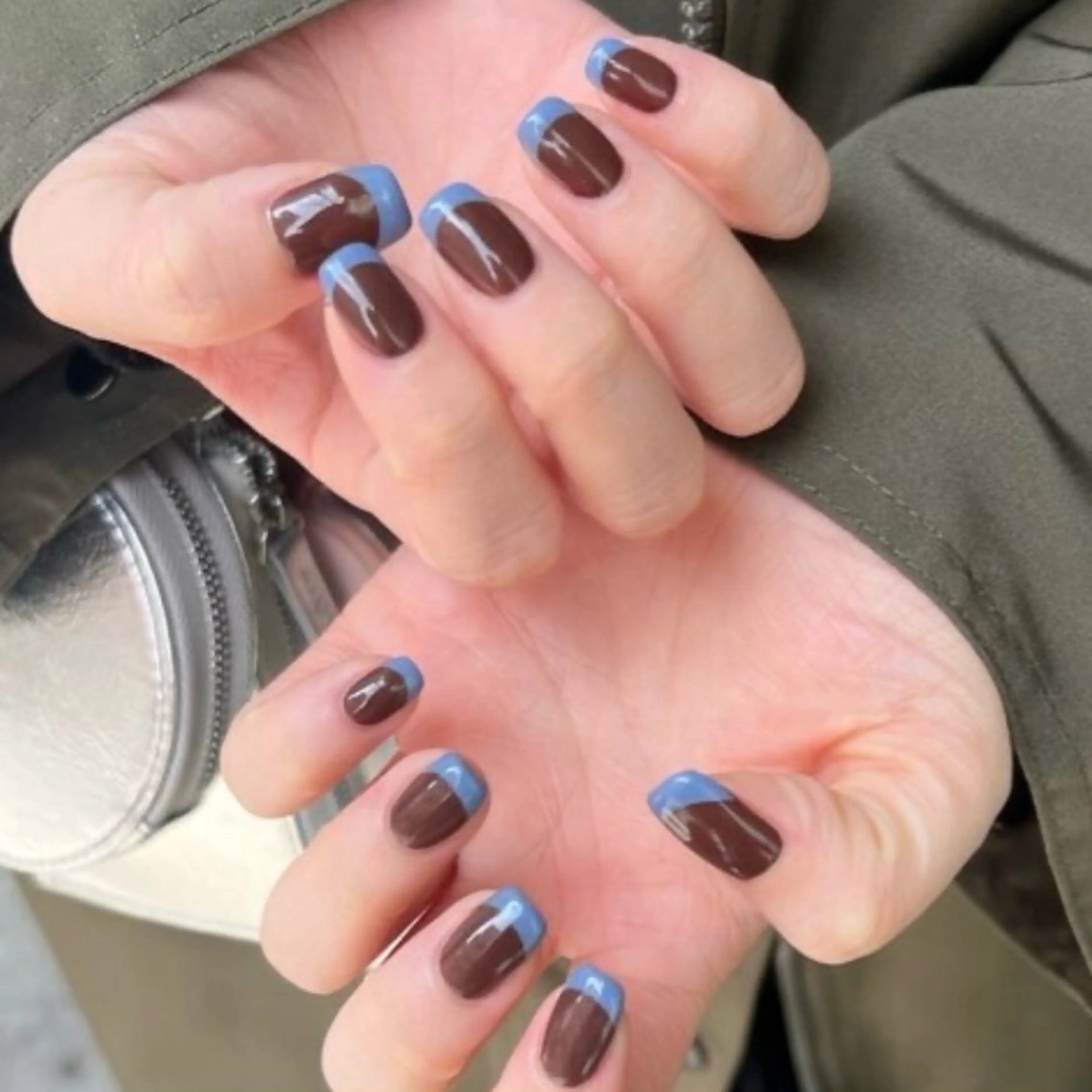 ベースカラー付きフレンチ（オフあり）の写真