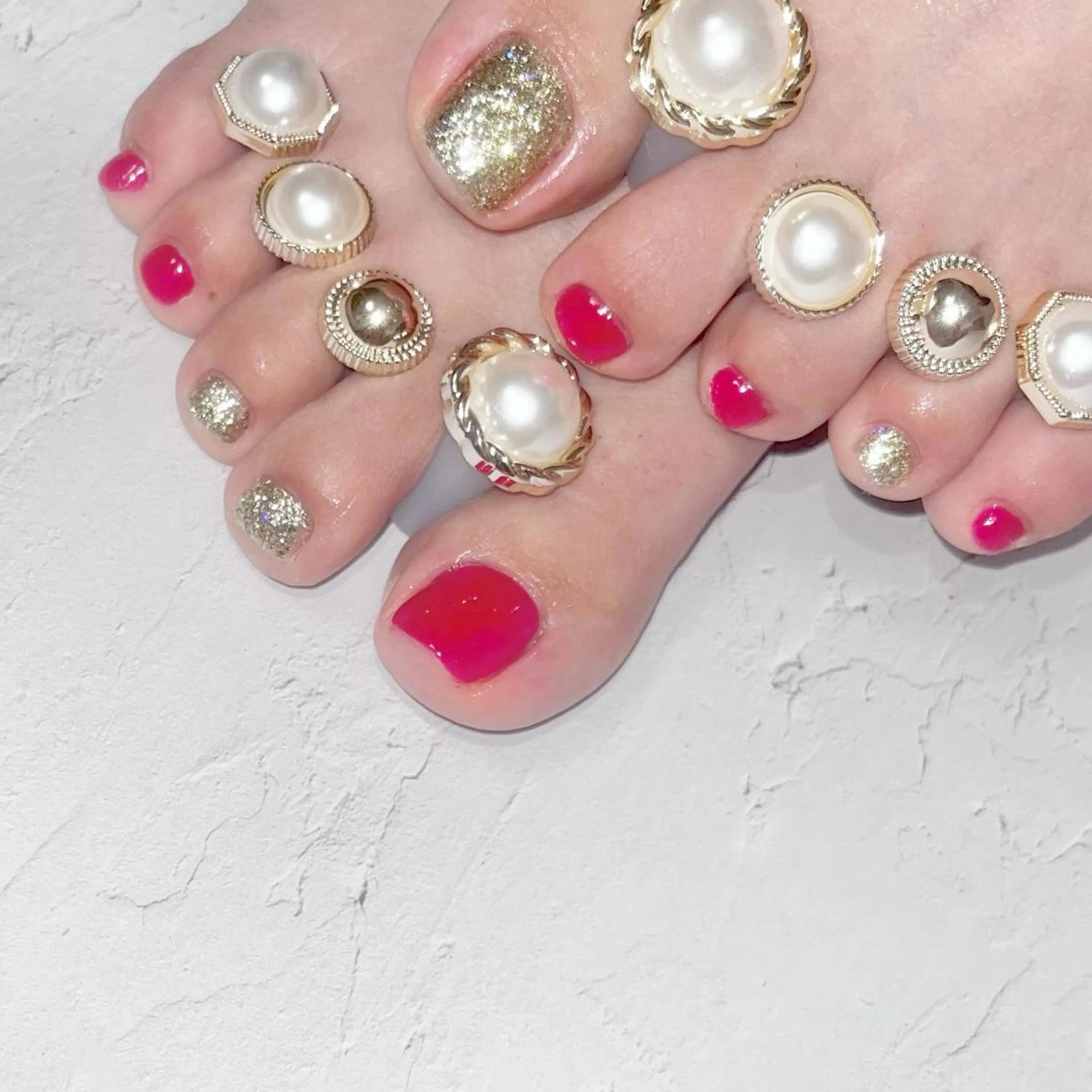 ネイル フットネイル ラメ(グリッター) 赤色 シンプルネイル 🍑uchida momoka🍑のネイルデザイン