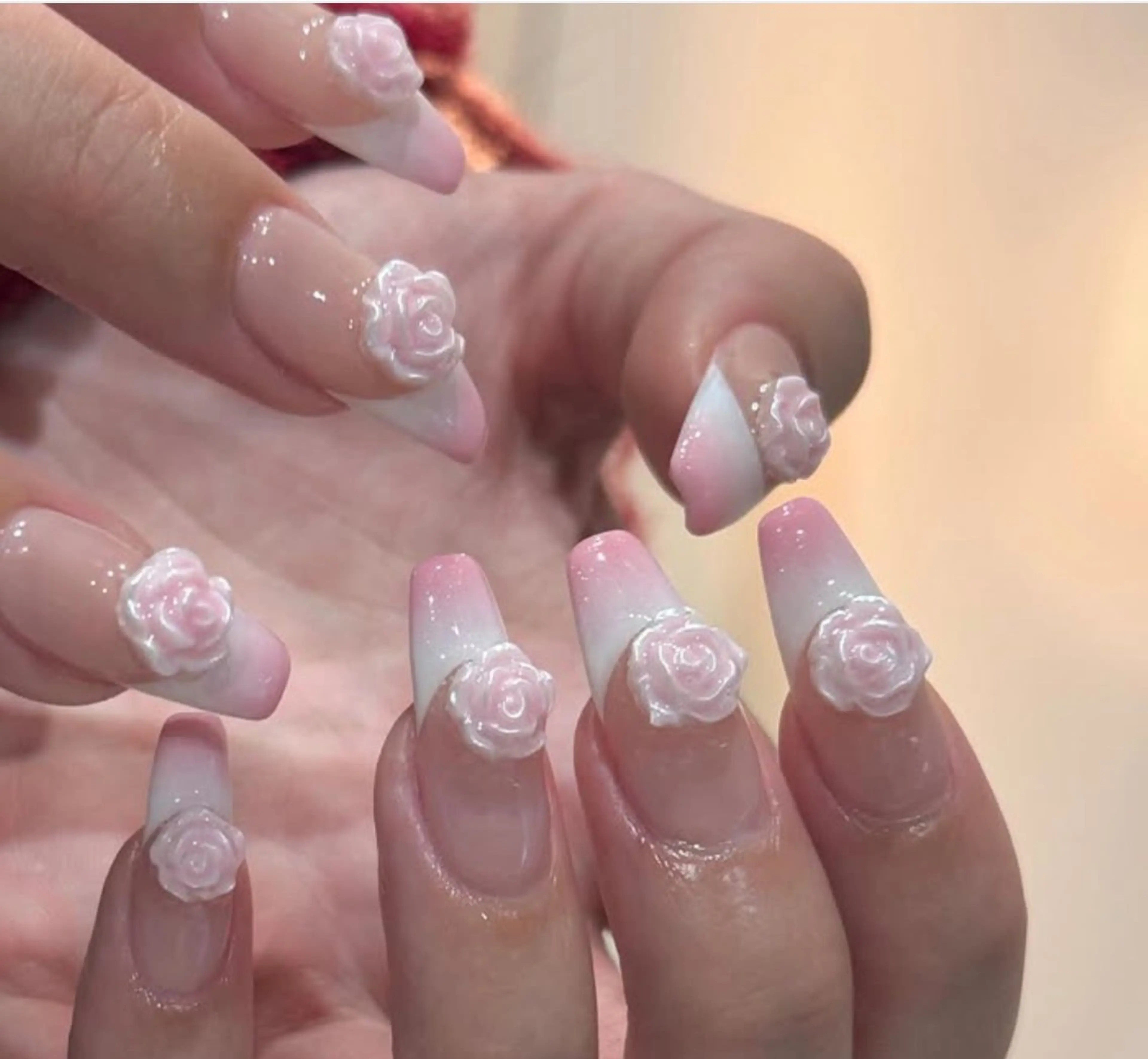 ネイル グラデーション キラキラネイル 韓国ネイル ラメ(グリッター) ラメグラデーション ハンドネイル ハンドケア Chisa Nail Studio所属・リ リのネイルデザイン