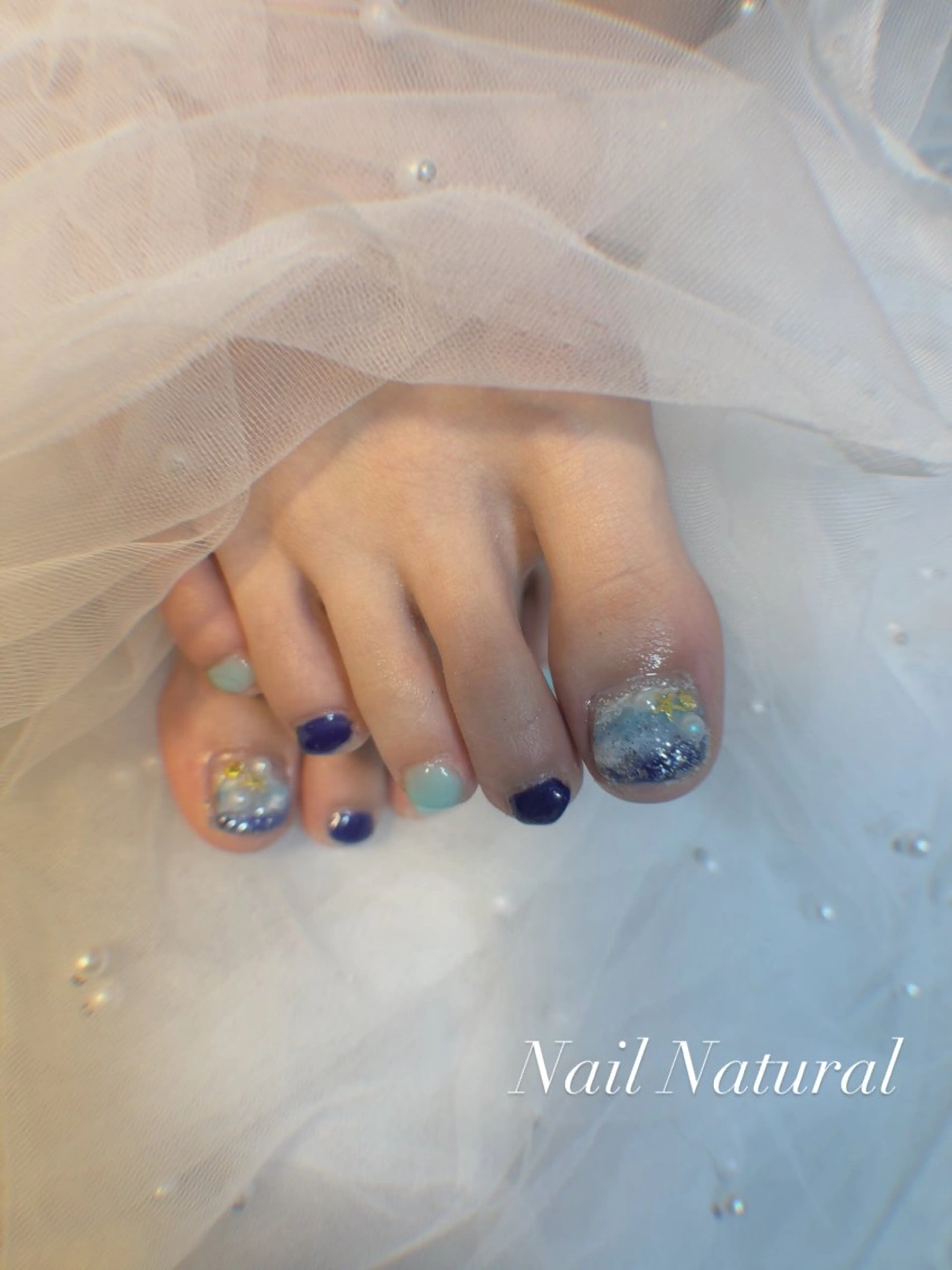 ネイル フラッシュネイル フットネイル フレンチネイル ジェルネイル ガラスフレンチ フットネイル Nail salon Natulalのネイルデザイン