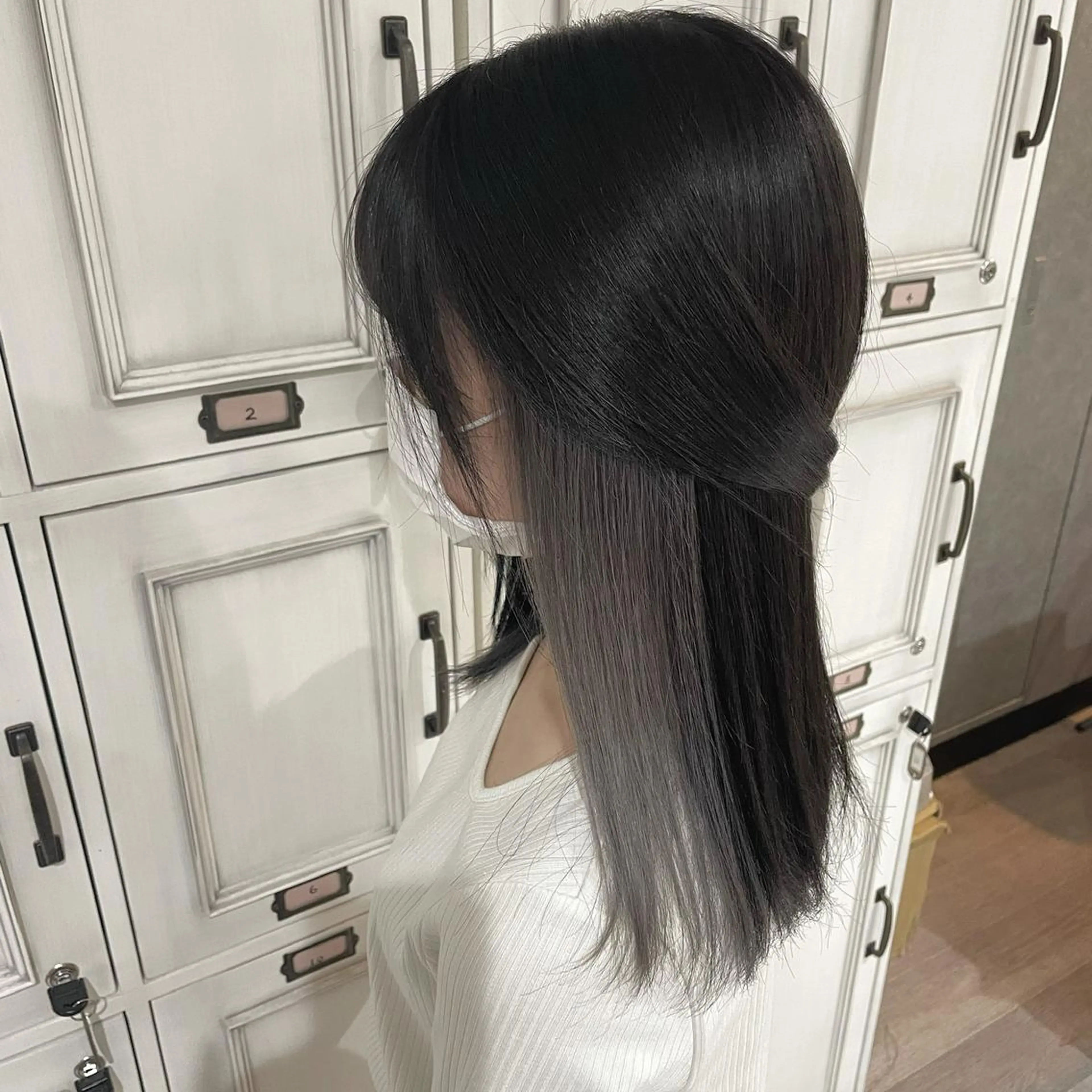 セミロング カラー イヤリングカラー シルバー Hair Labo ASH所属・Hair Labo ASH  あみん♡のヘアスタイル