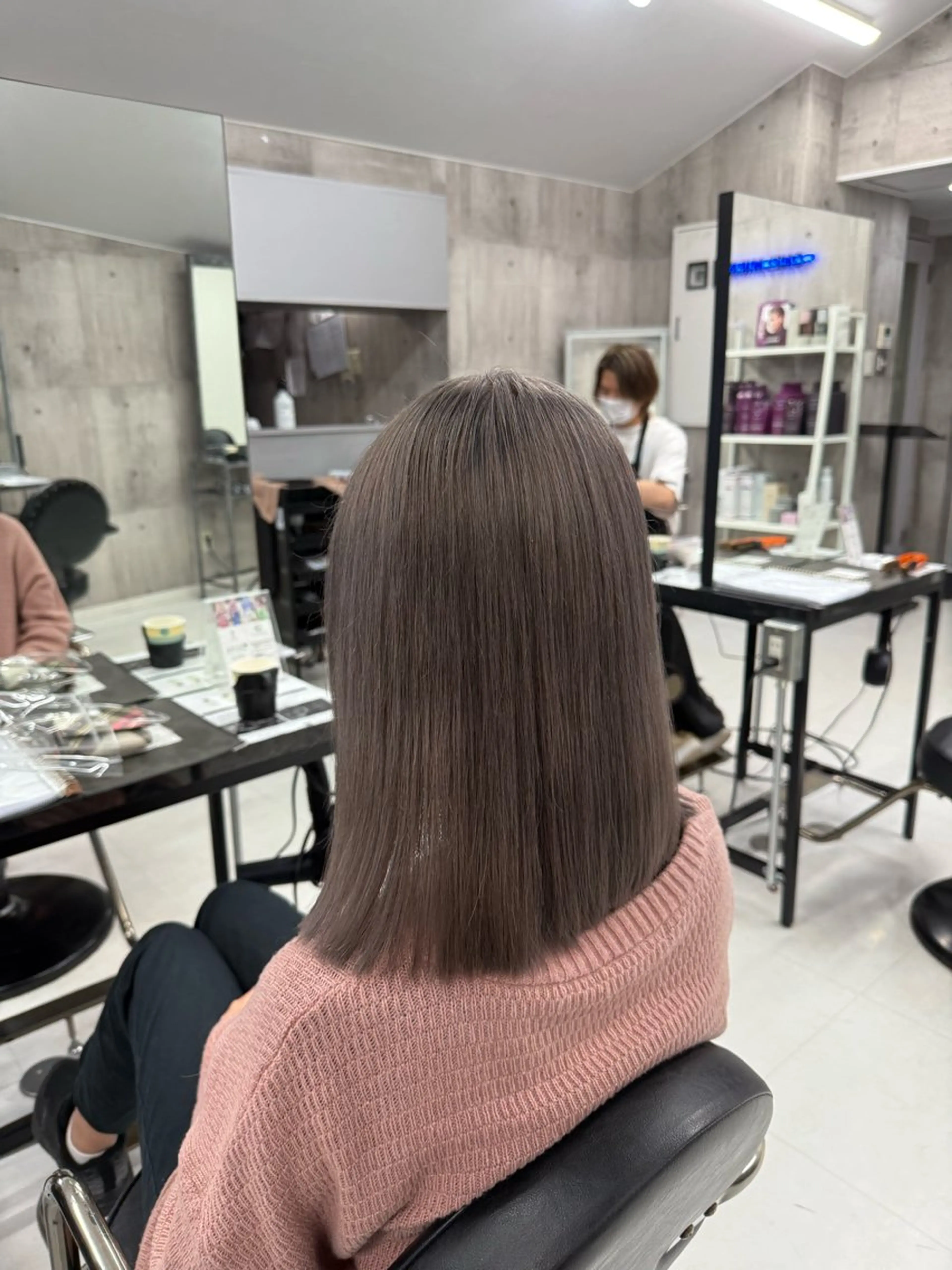 セミロング カラー メンズ メンズバレイヤージュ メンズブリーチ メンズハイライト メンズハイトーン メンズインナーカラー ヘアカラー トリートメント 🌥️かずき🌥️ 寒色.デザイン特化のヘアスタイル