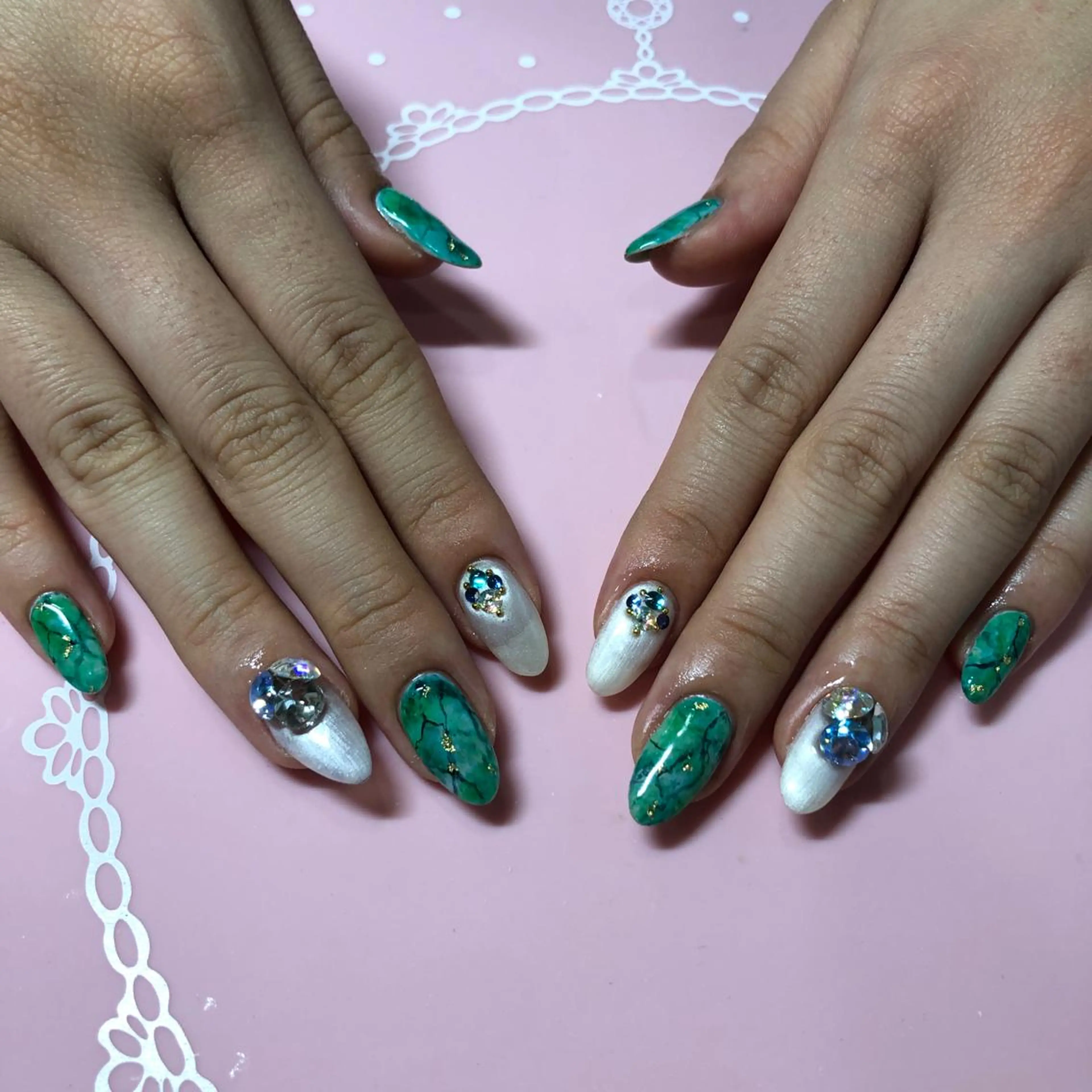ミディアム ネイル ハンドネイル 《LB》ラブリエ Nail&eyeのマツエク・マツパデザイン
