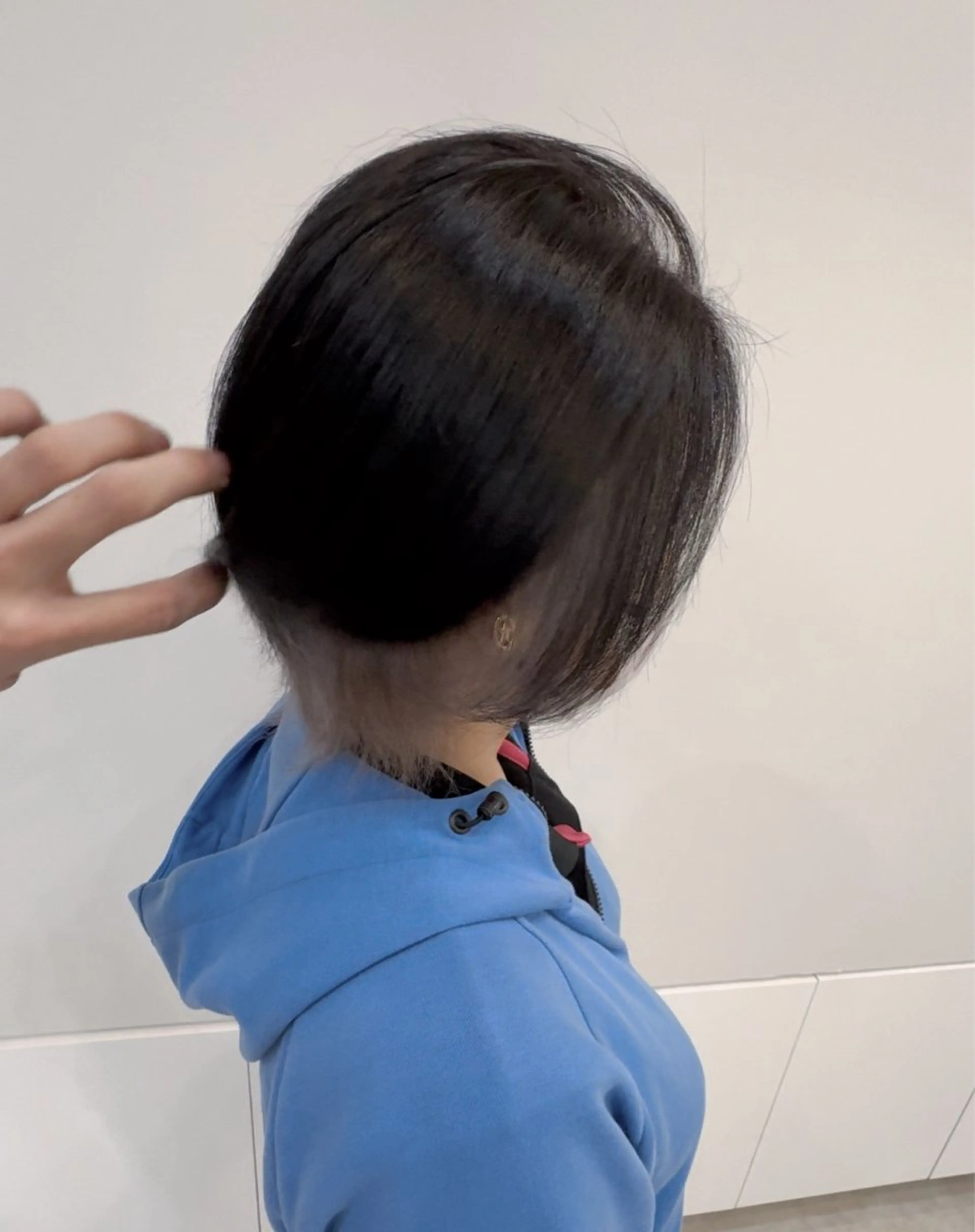 カラー 黒髪 シルバー BEEST所属・ate 【暖色/ハイトーン】のヘアスタイル