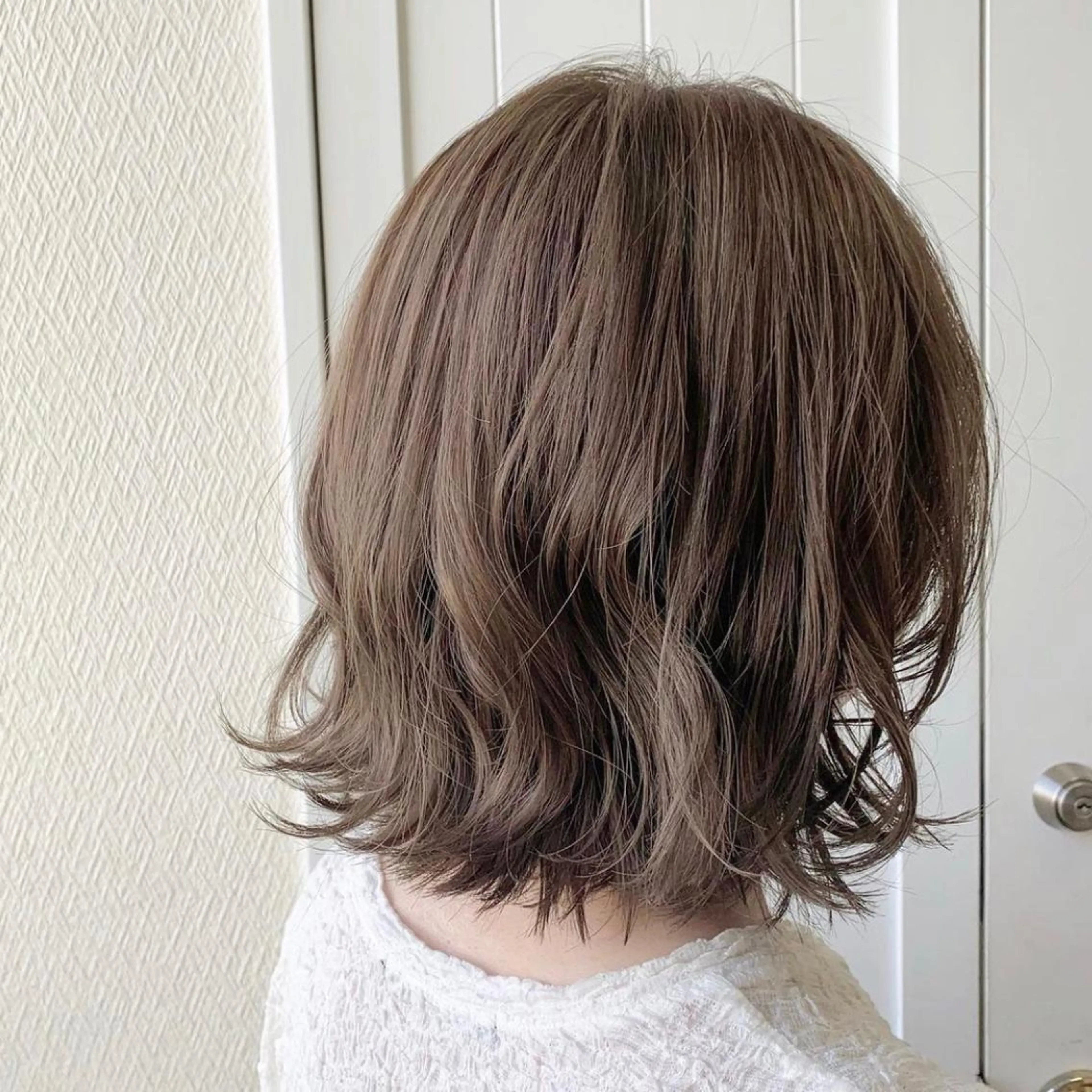 ミディアム カラー グレージュ 韓国ヘア /男女❄️ 細江 美紅のヘアスタイル