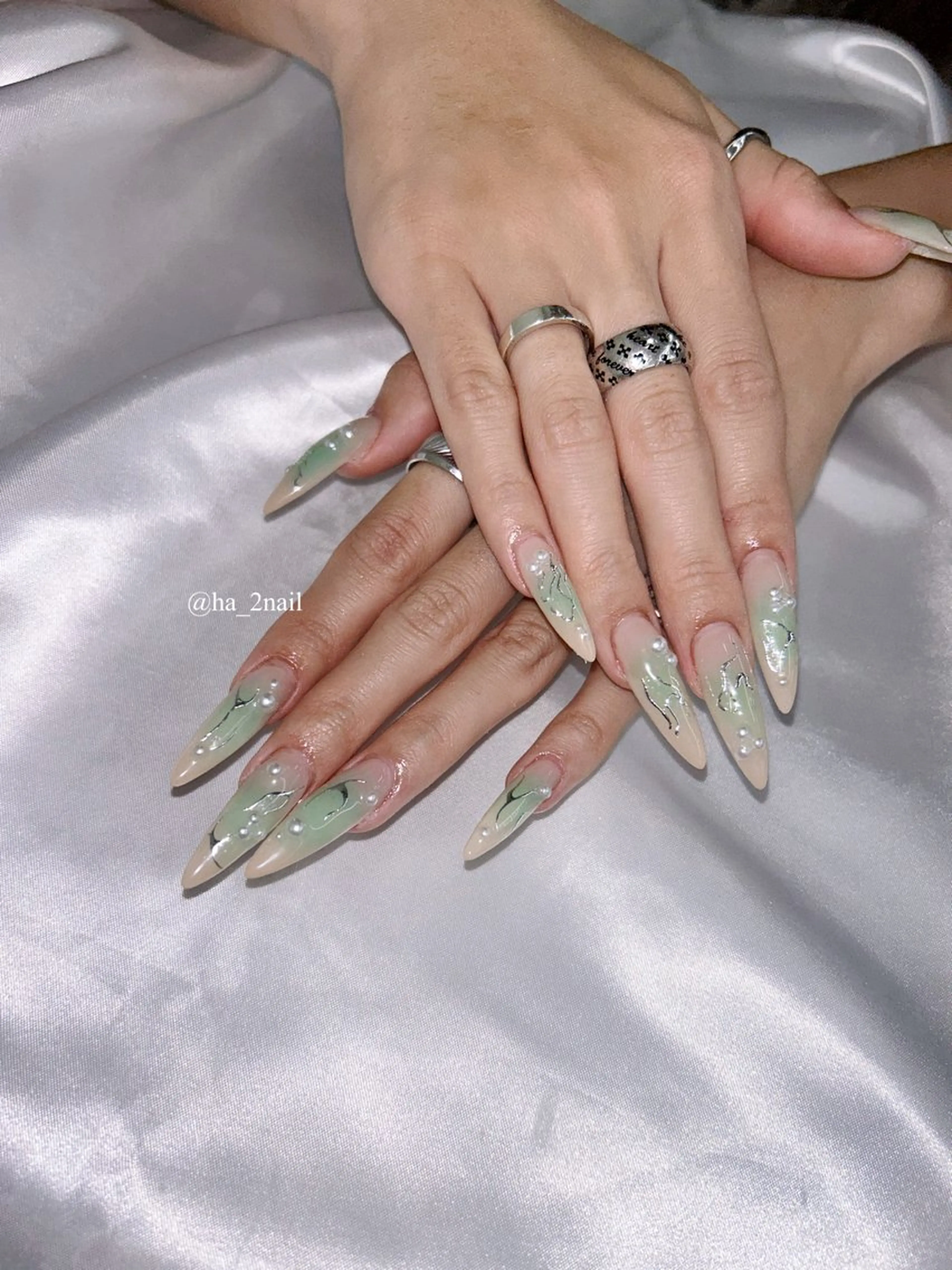 ネイル チークネイル グリーン NAIL and EYELASH ALPHA.所属・ALPHA. 姫繇のネイルデザイン