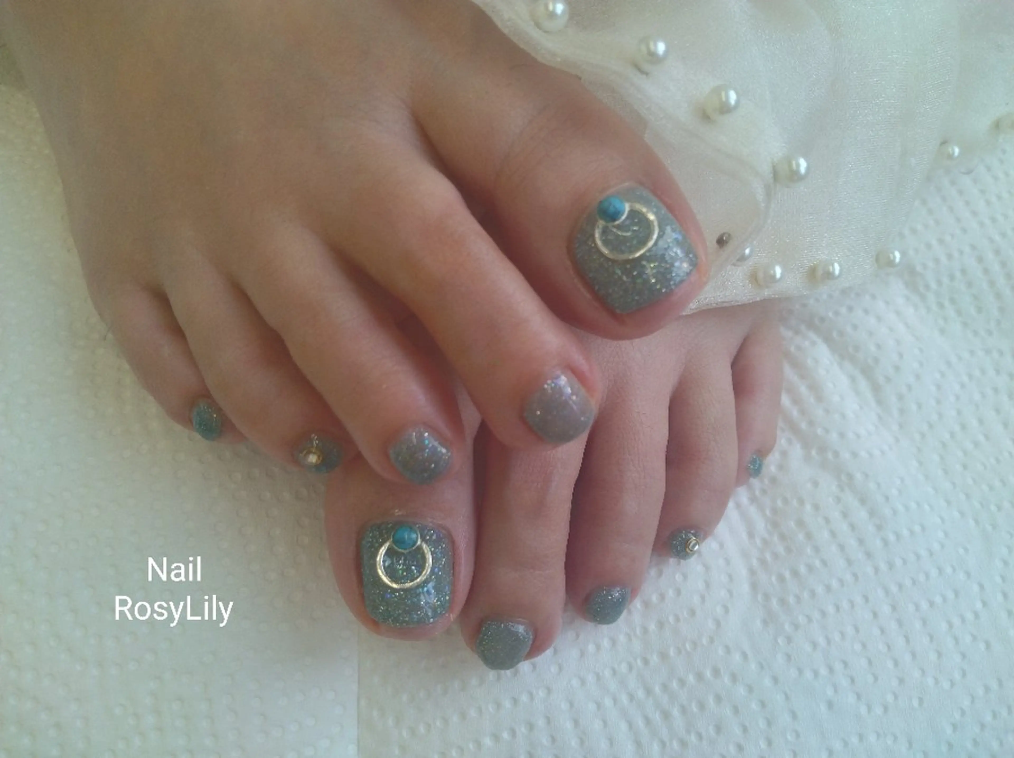 ネイル ブルー フラッシュネイル フットネイル フットネイル プライベートサロン RosyLily所属・プライベートサロン Rosy Lilyのネイルデザイン