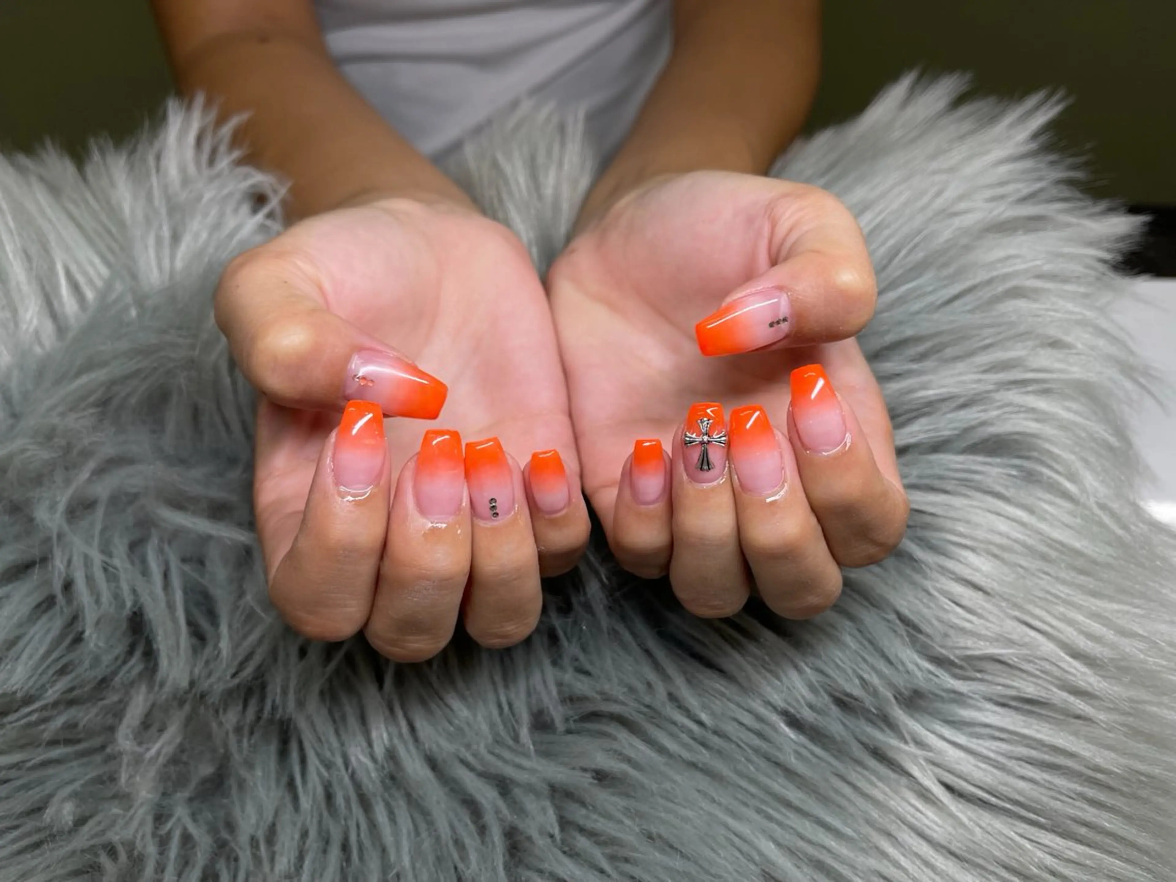 ネイル PEEKABOO京橋 EYE&NAILのマツエク・マツパデザイン