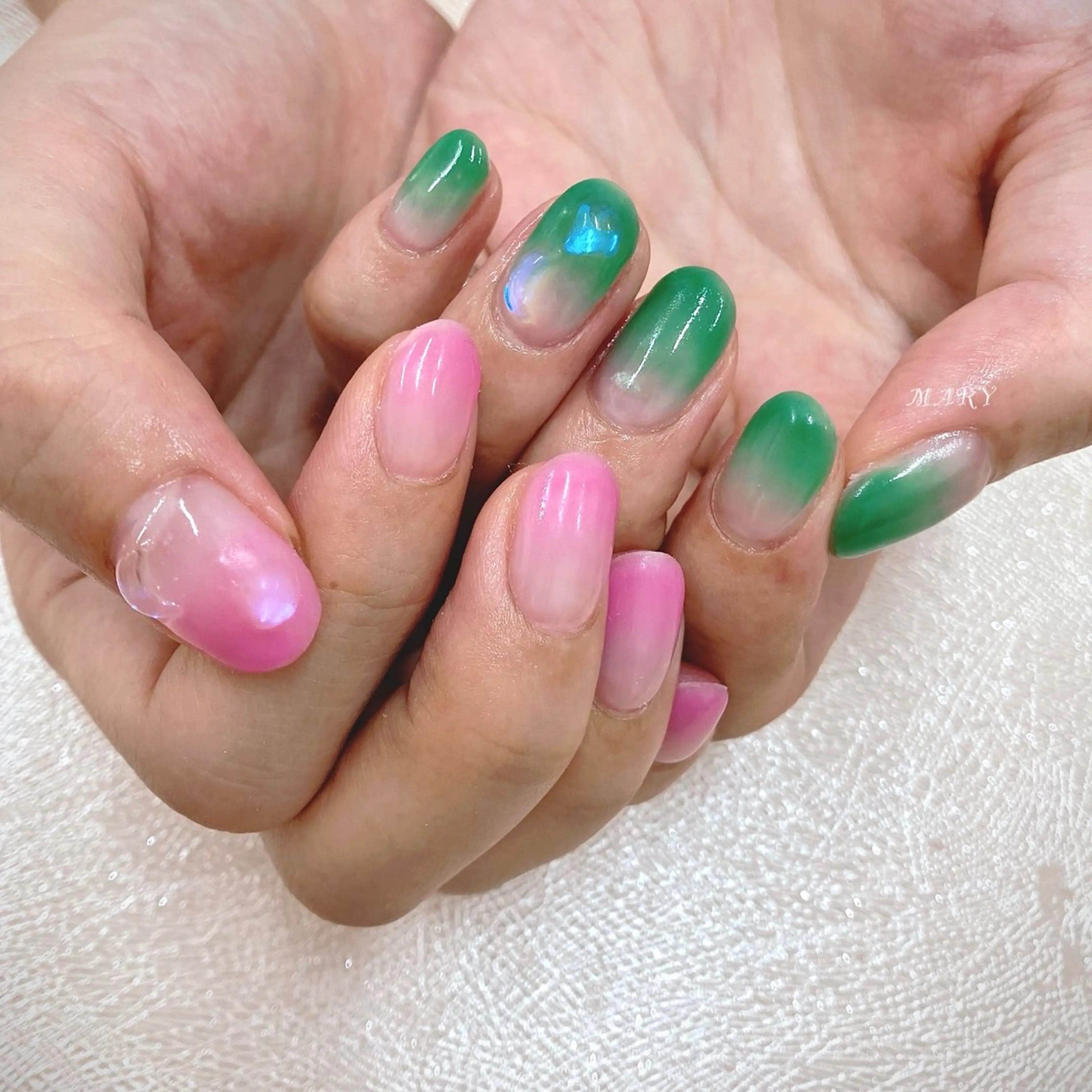 ネイル グラデーション グリーン ニュアンスネイル ピンク シンプルネイル ハンドネイル Mary nail所属・Mary nail .narumiのネイルデザイン