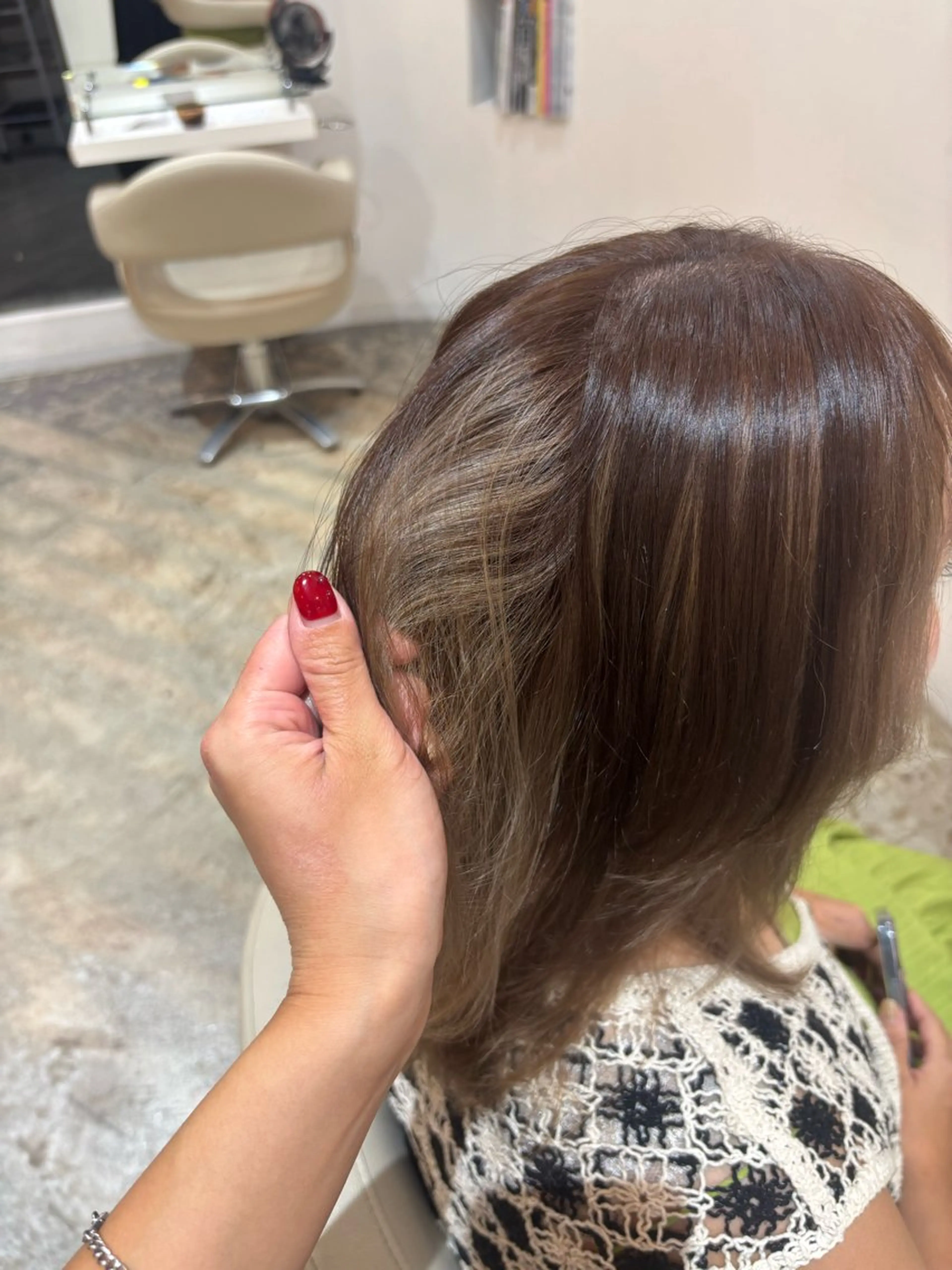 セミロング カラー ベージュカラー ミルクティーベージュ 佐藤 優里のヘアスタイル