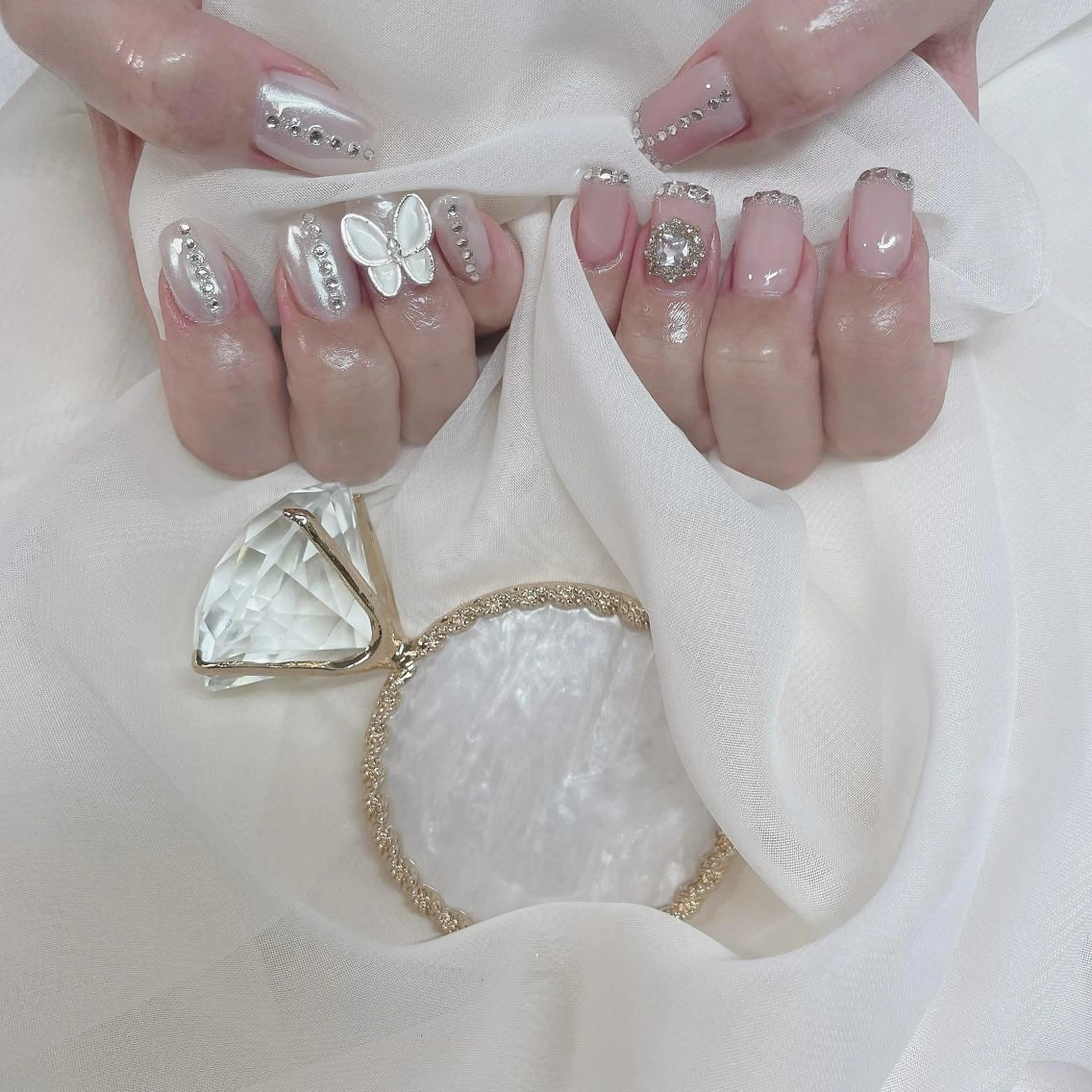 カラー ネイル ホワイト 𓂃🦢Aurora Swan🌙𓂃のネイルデザイン