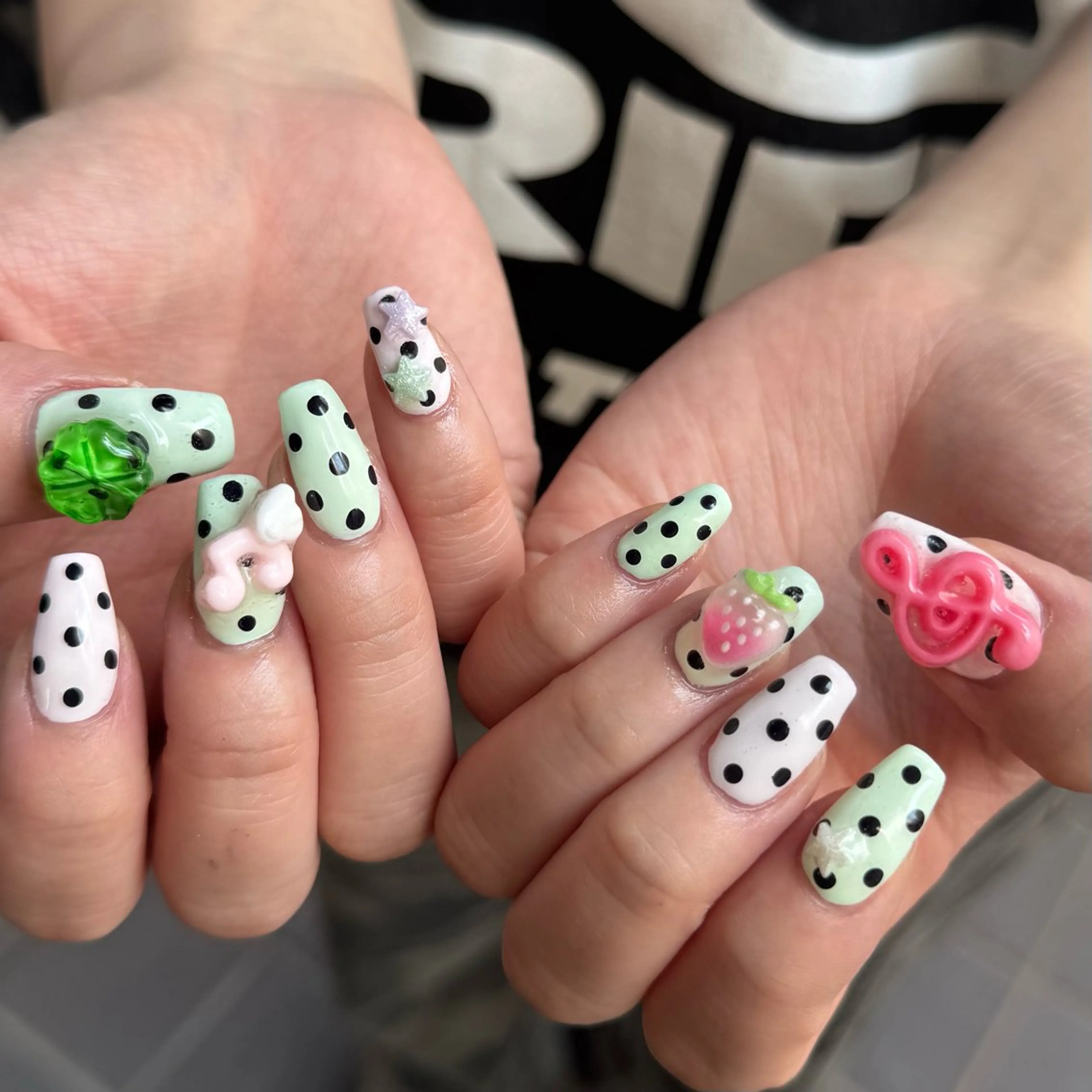 ミディアム こゆび /中崎町ネイル🌟のネイルデザイン