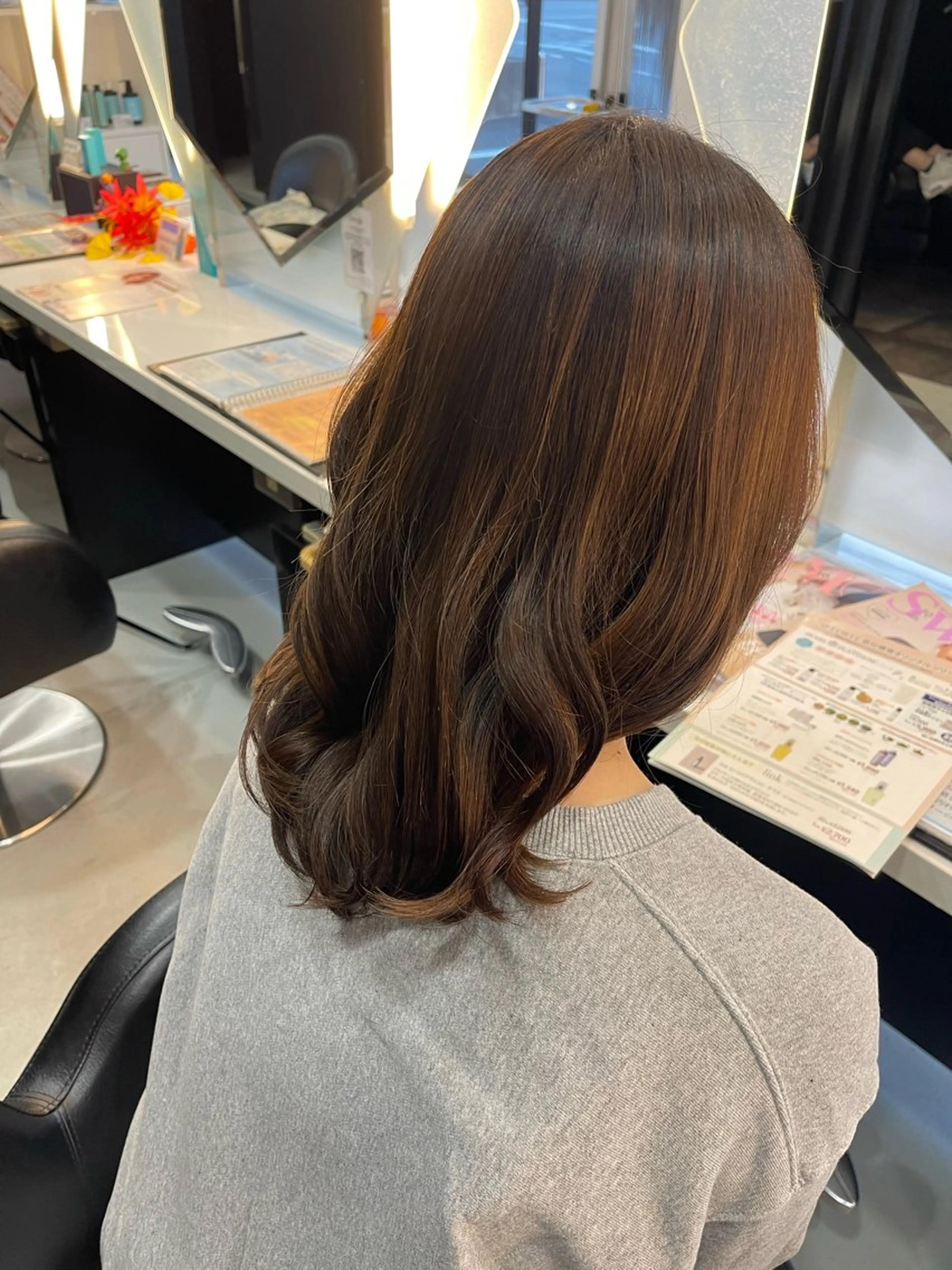 セミロング 髪質改善 トリートメント 超透明感カラー🦋韓 国羽エクステ🪽🫧のヘアスタイル