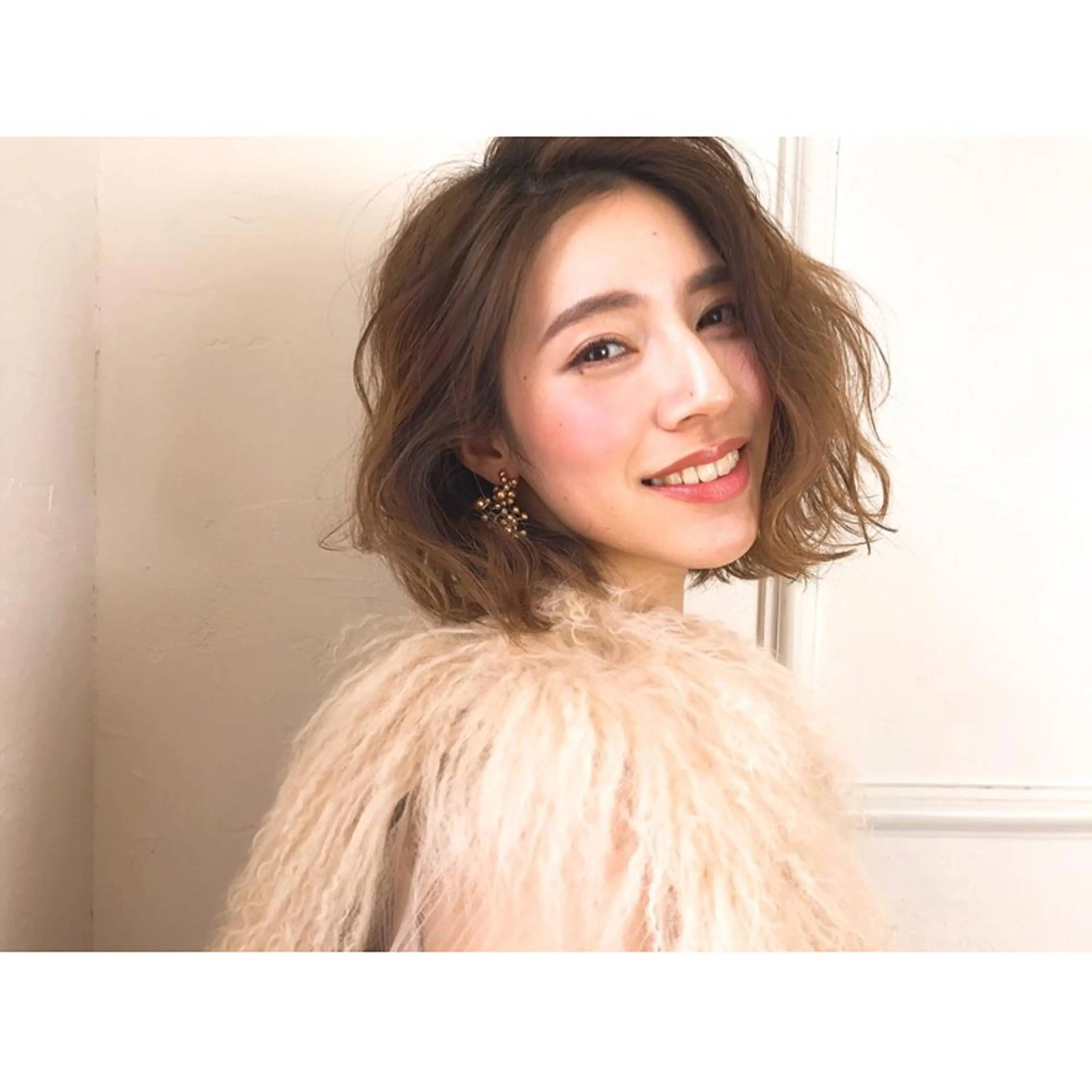 ミディアム カラー パーマ ミディアムパーマ カット パーマ トリートメント 仲西 愛鈴のヘアスタイル