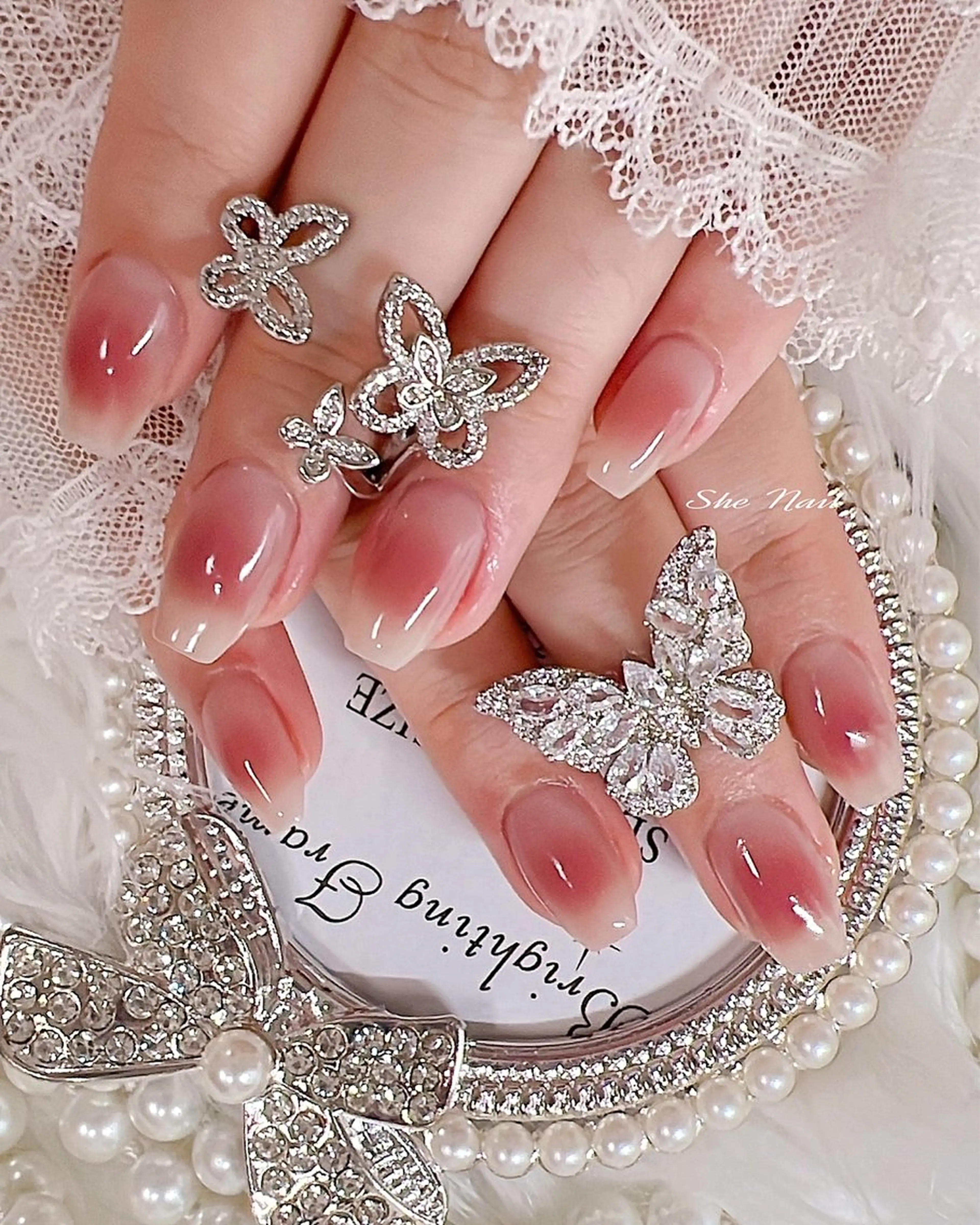 ネイル チークネイル 長さ出し フレンチネイル ガラスフレンチ マグネットネイル ハンドネイル She   Nail所属・ISA_ BELLAのネイルデザイン